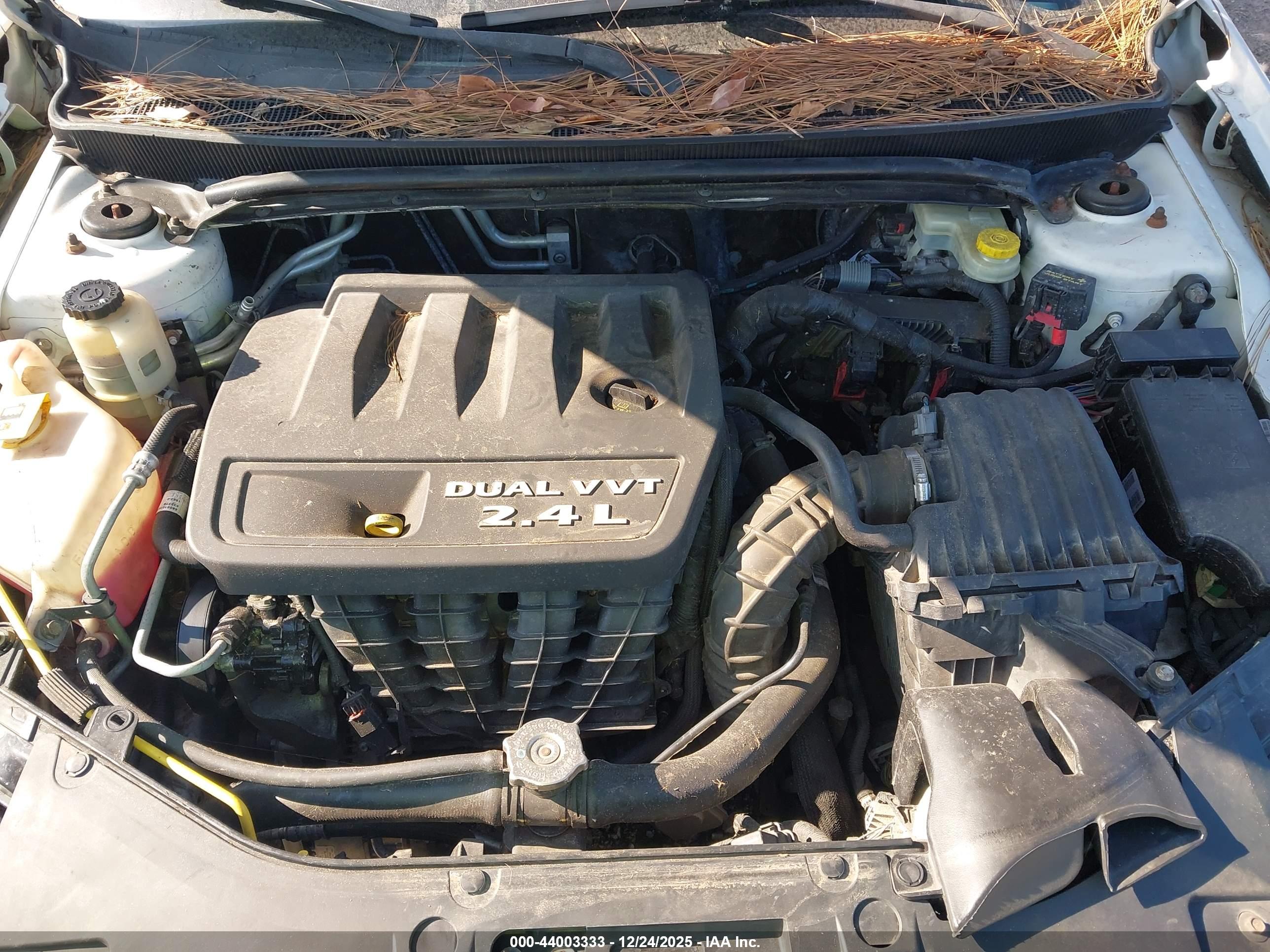 CHRYSLER 200 image 10