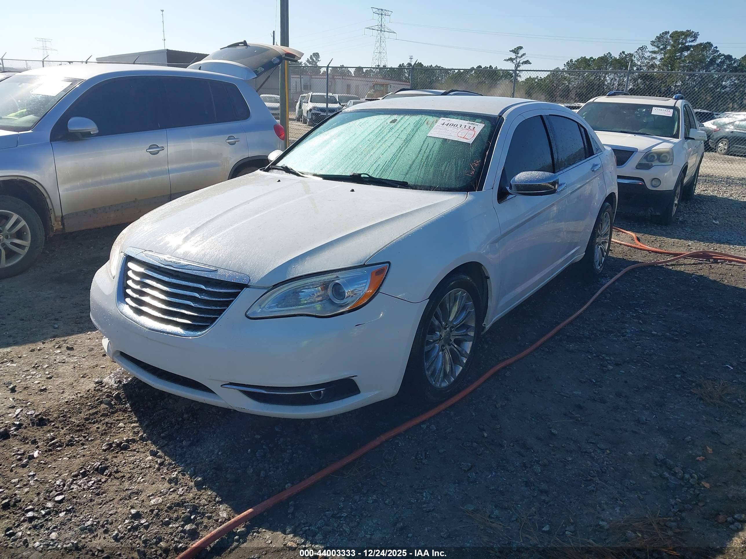 CHRYSLER 200 image 2