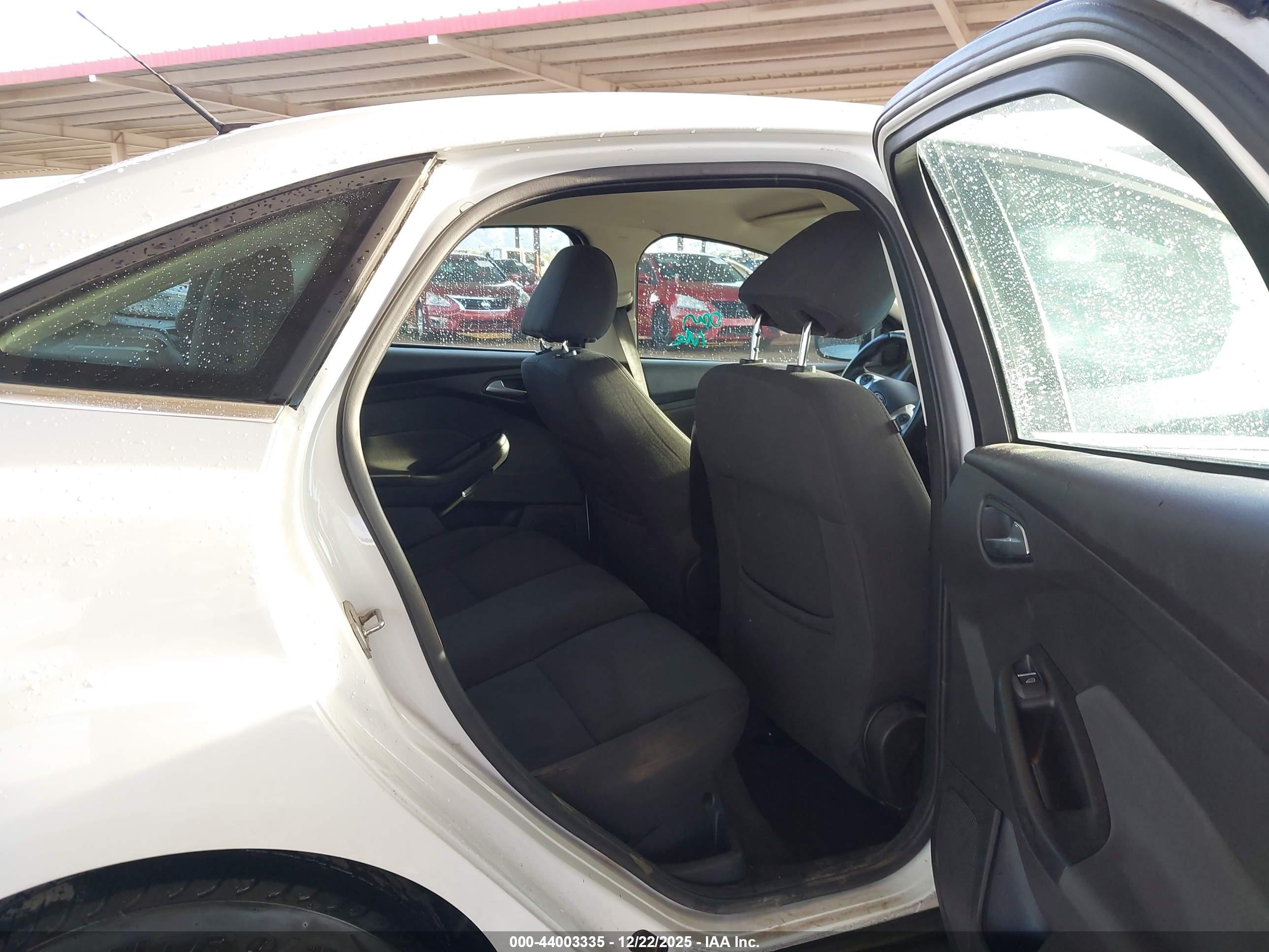 FORD FOCUS image 8