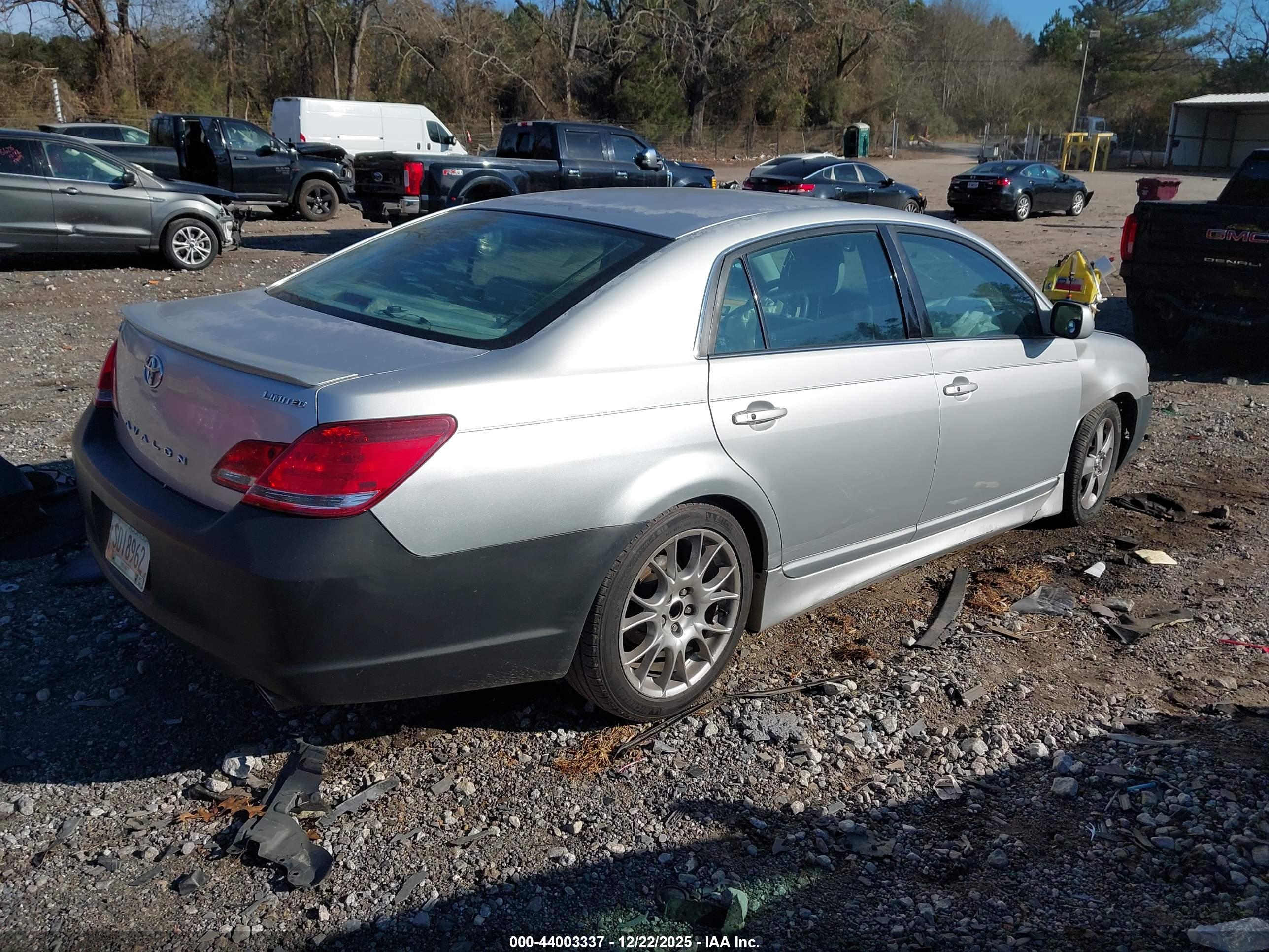TOYOTA AVALON image 4