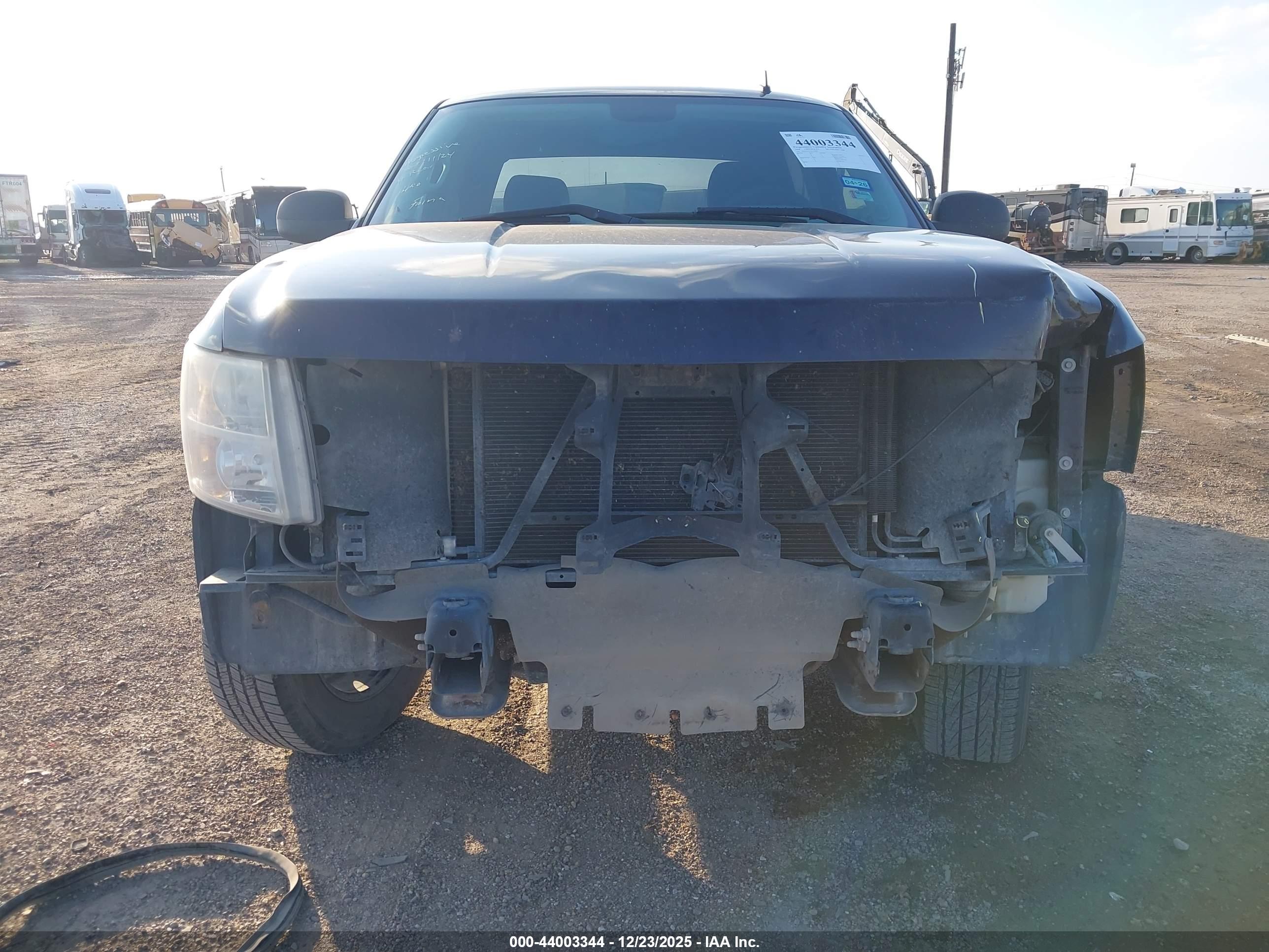 CHEVROLET SILVERADO image 6