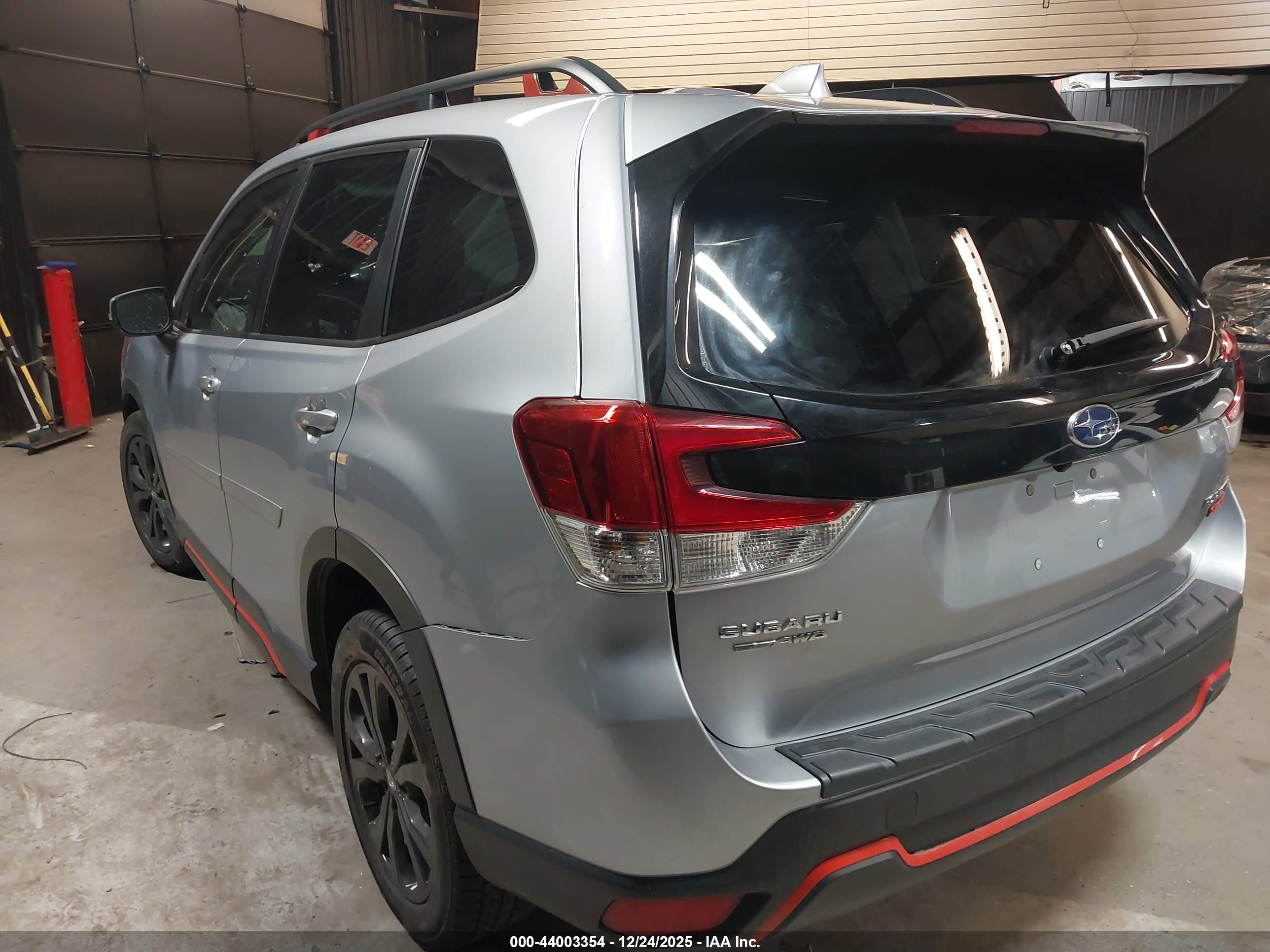 SUBARU FORESTER image 3