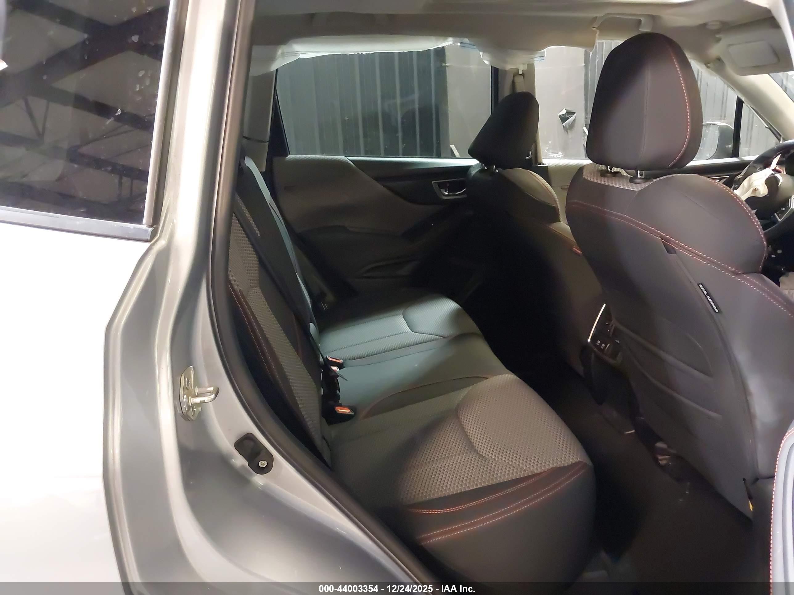 SUBARU FORESTER image 8