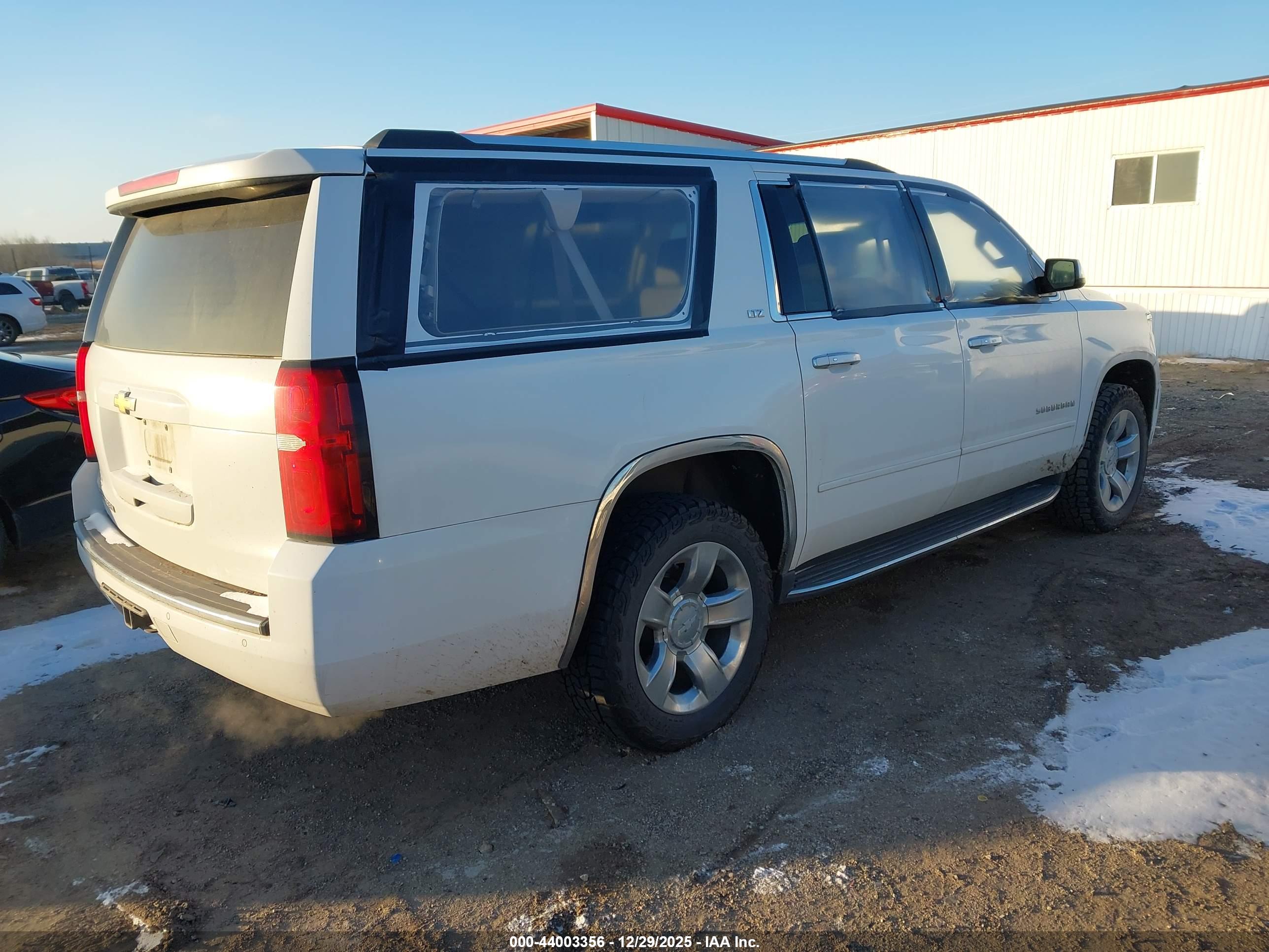 CHEVROLET SUBURBAN image 4