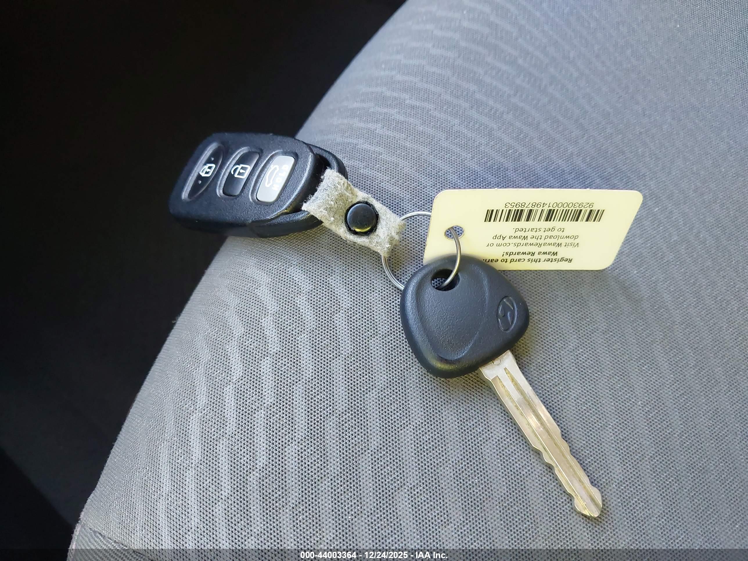 HYUNDAI ELANTRA image 11