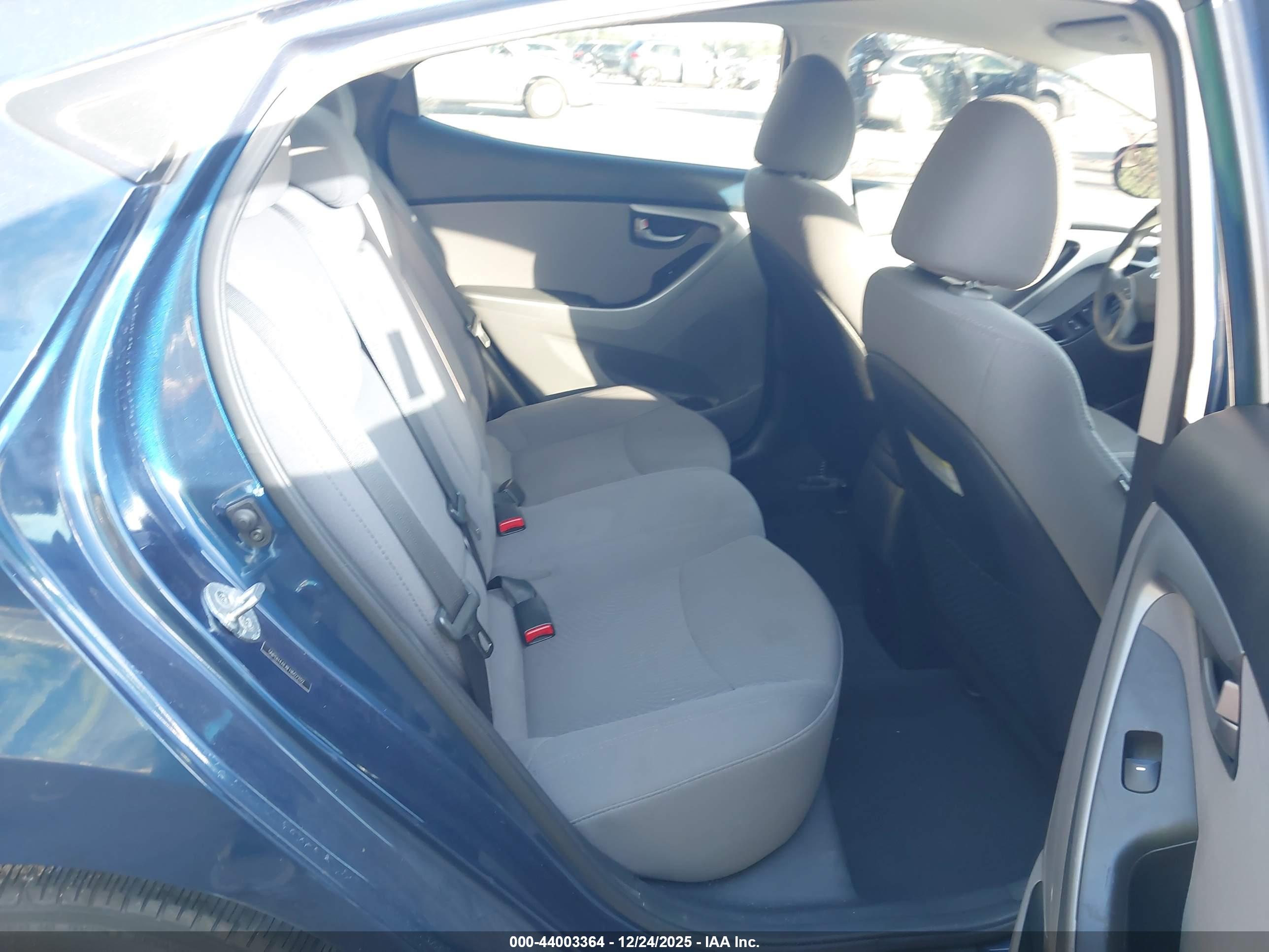 HYUNDAI ELANTRA image 8