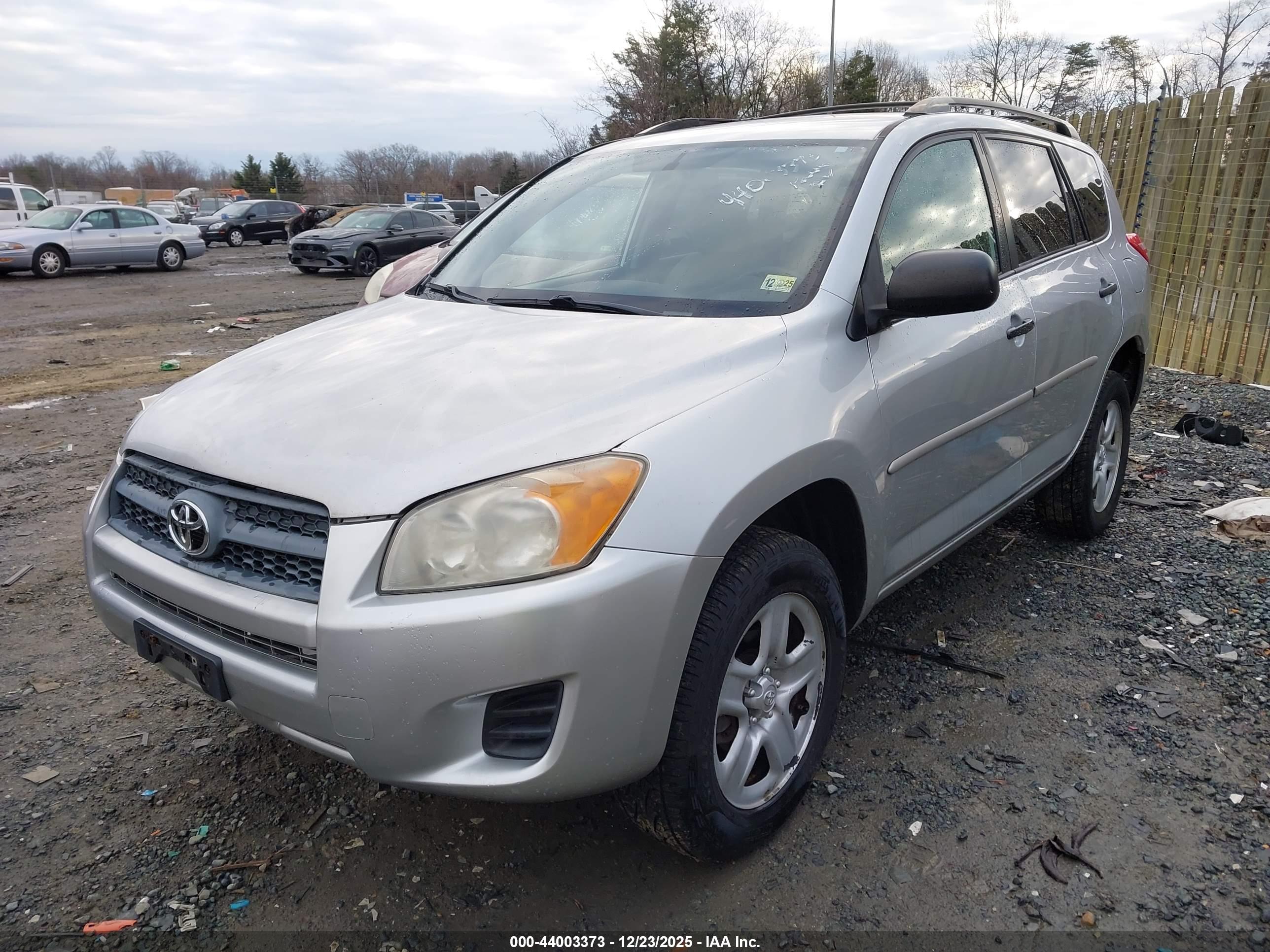 TOYOTA RAV4 image 2