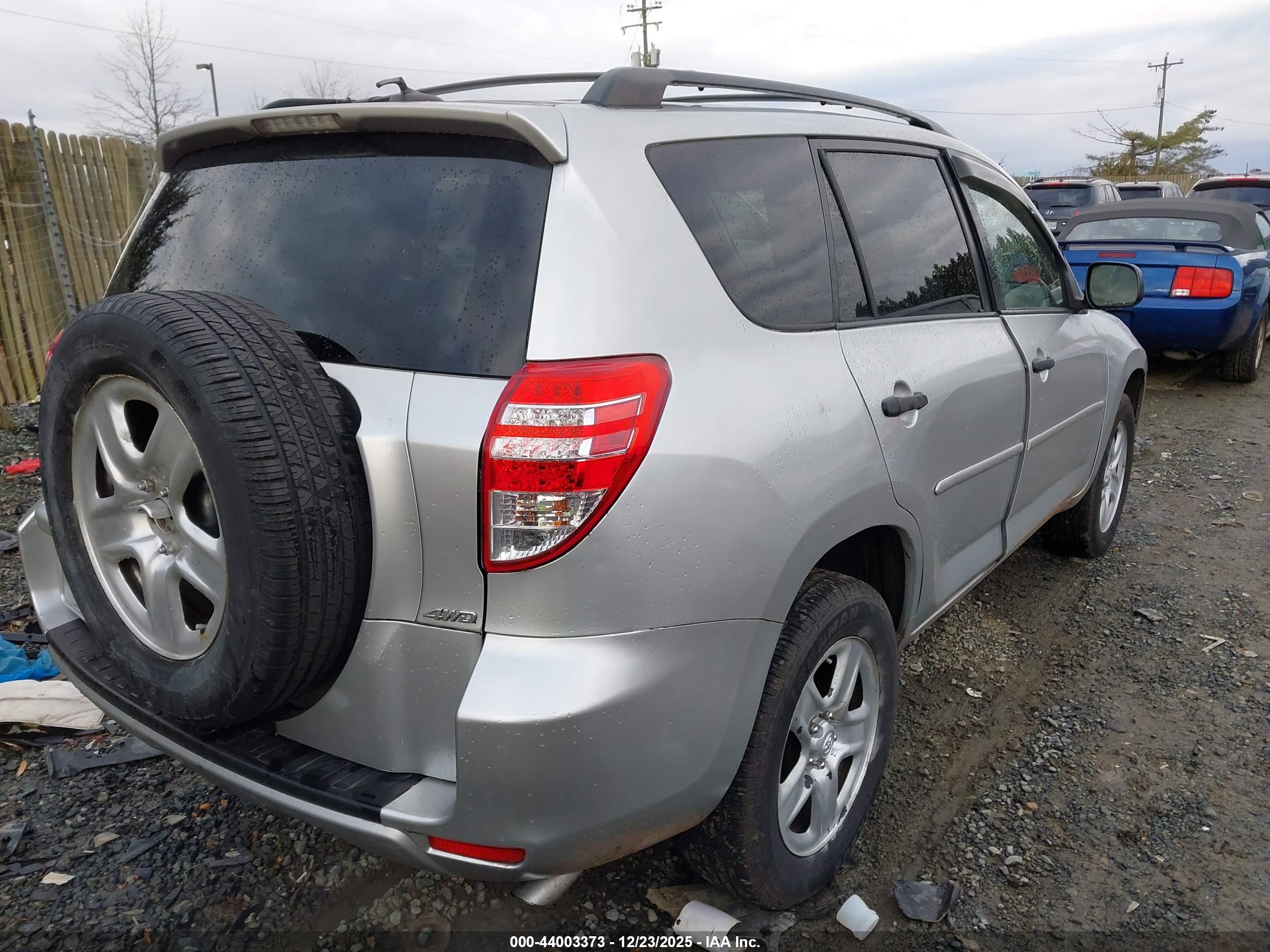 TOYOTA RAV4 image 4