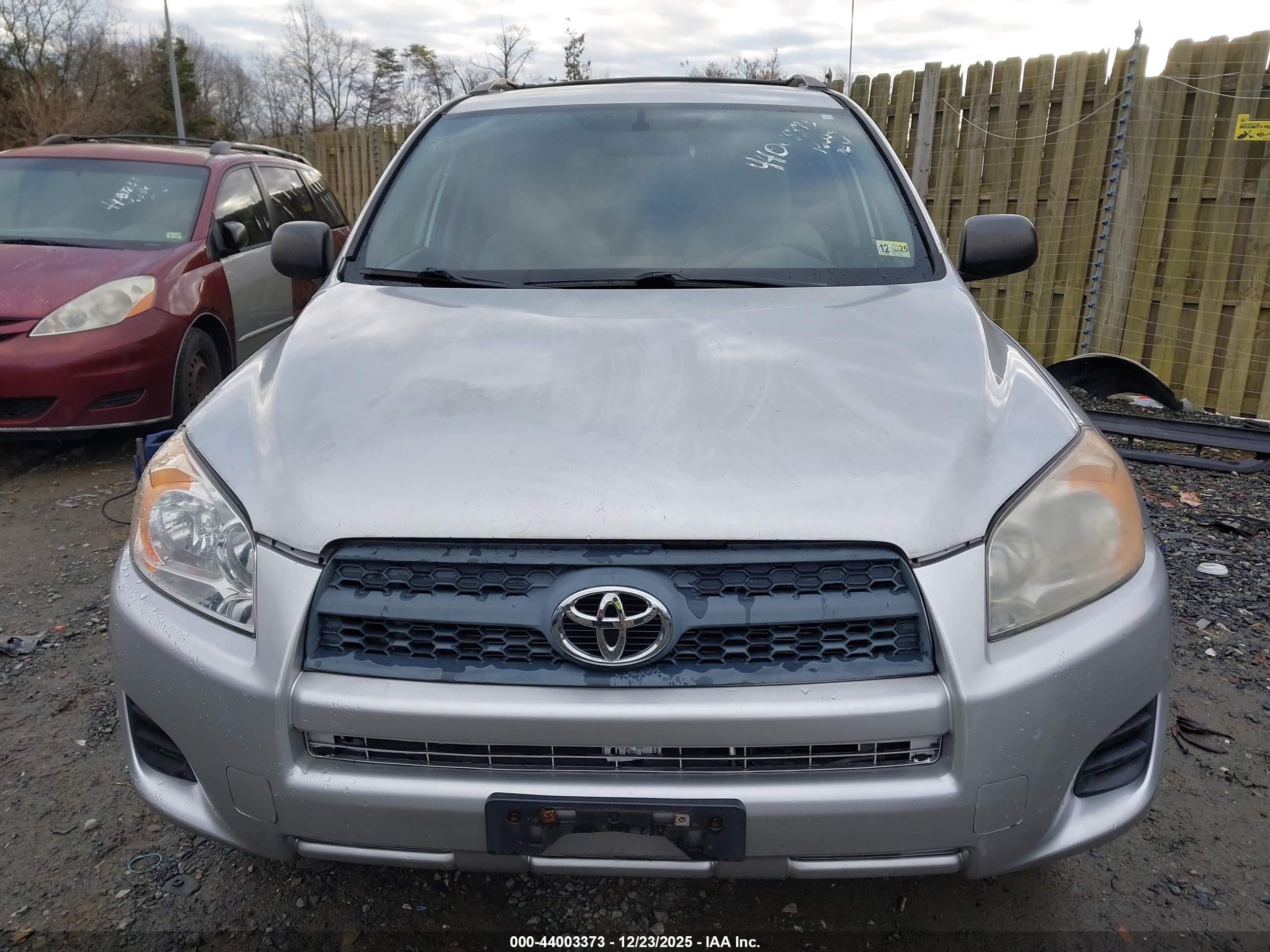 TOYOTA RAV4 image 6