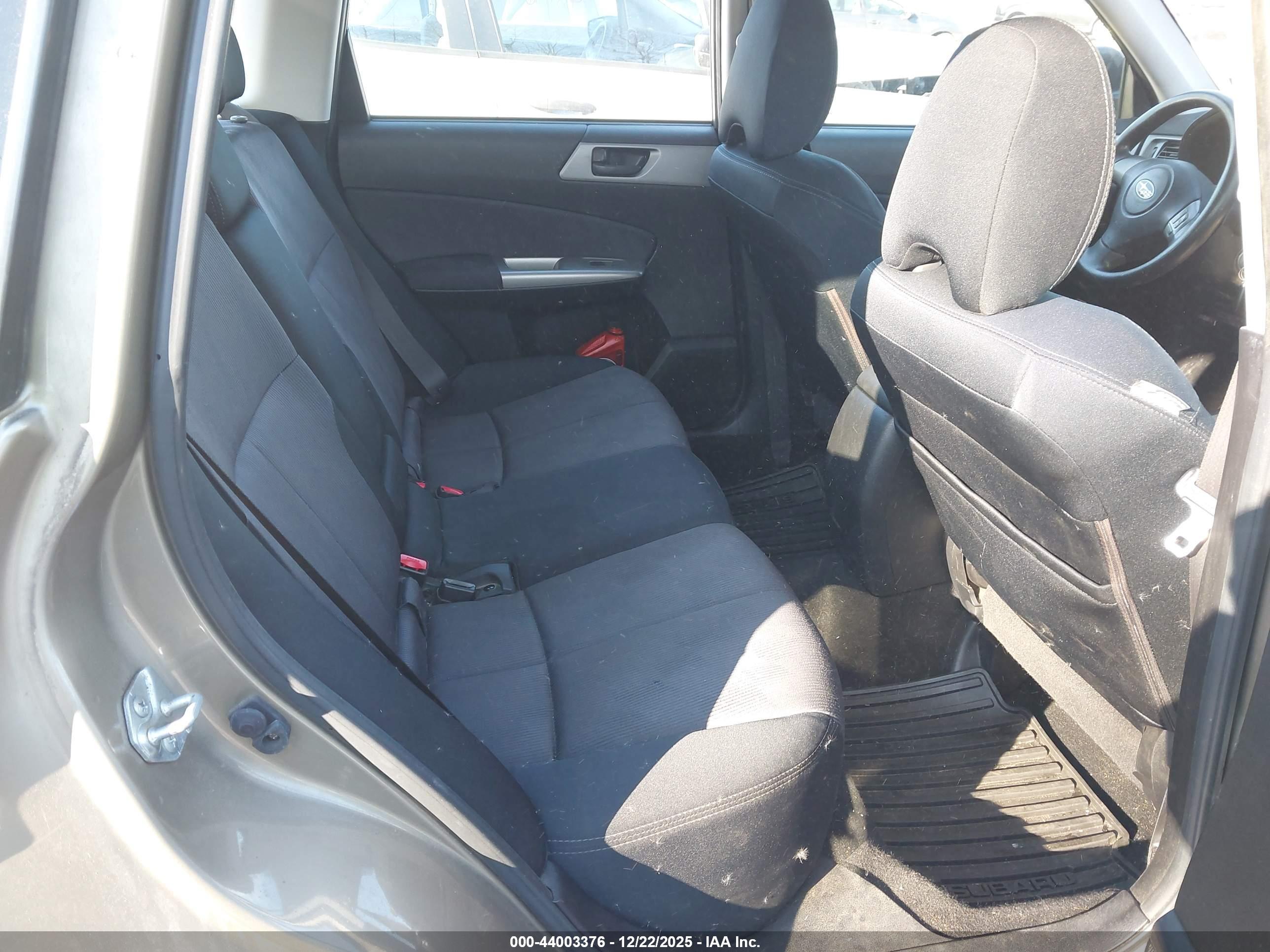 SUBARU FORESTER image 8