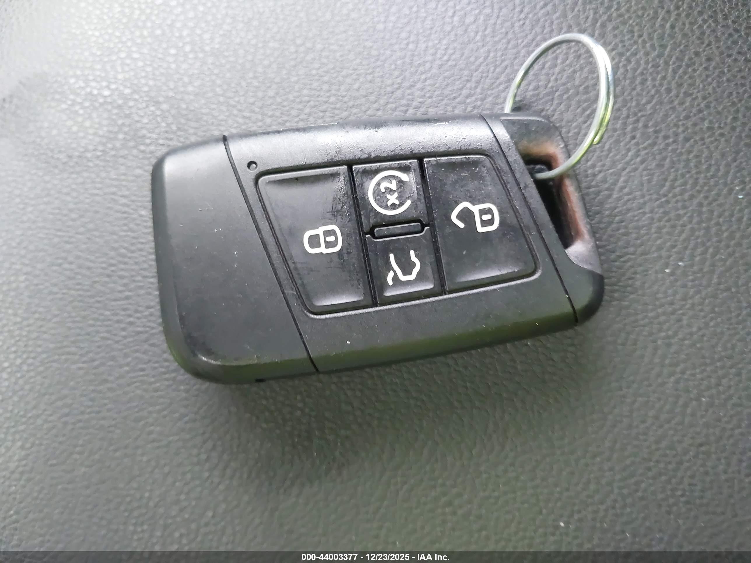 VOLKSWAGEN TAOS image 11