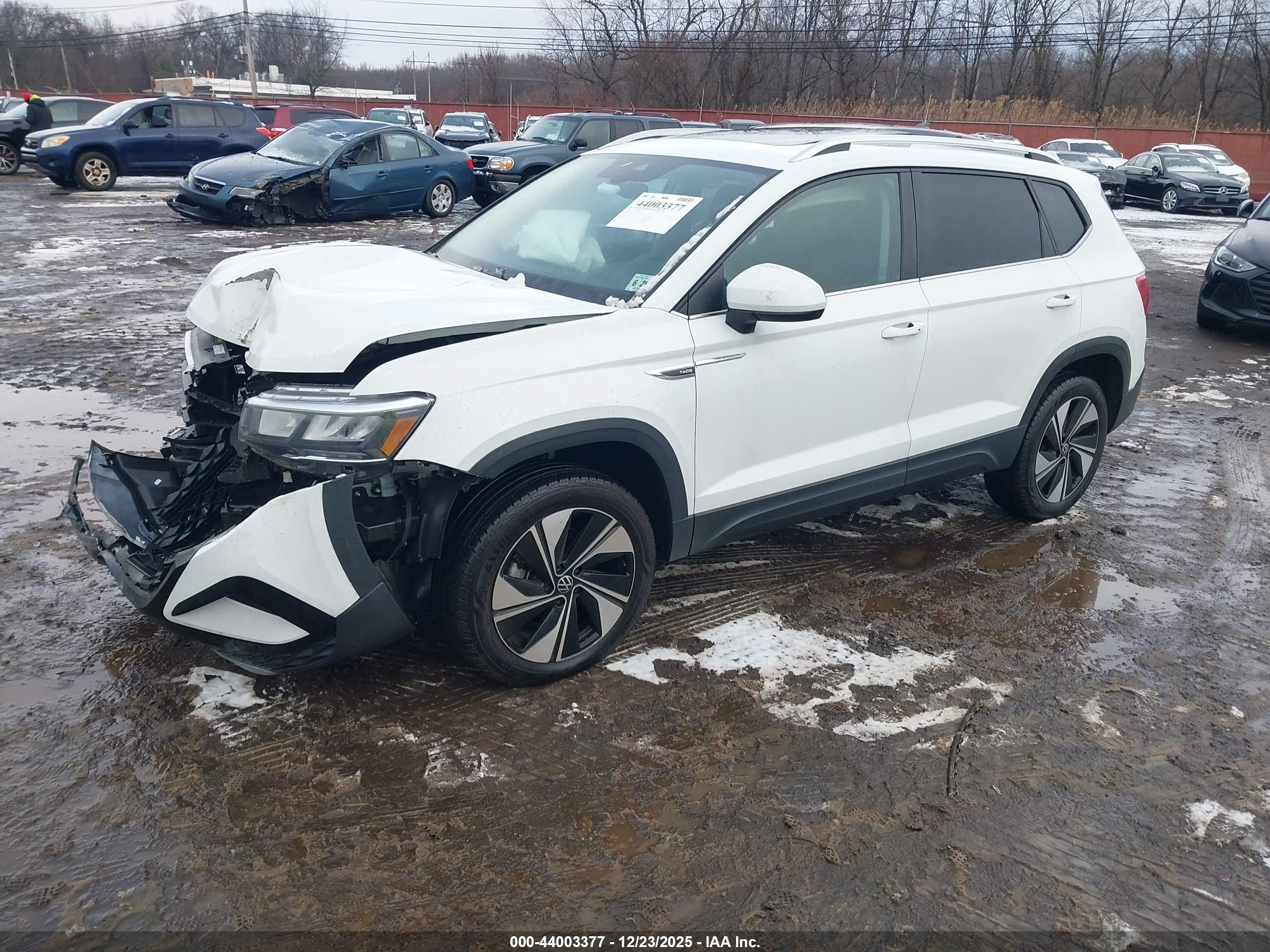 VOLKSWAGEN TAOS image 2