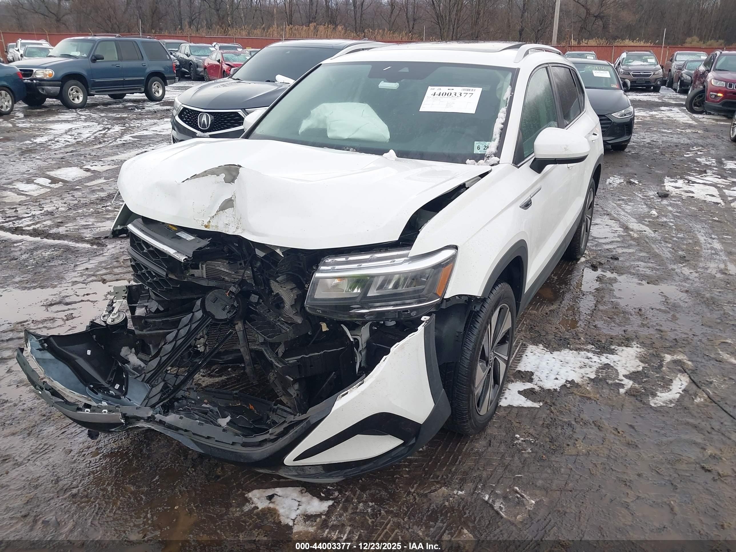 VOLKSWAGEN TAOS image 6