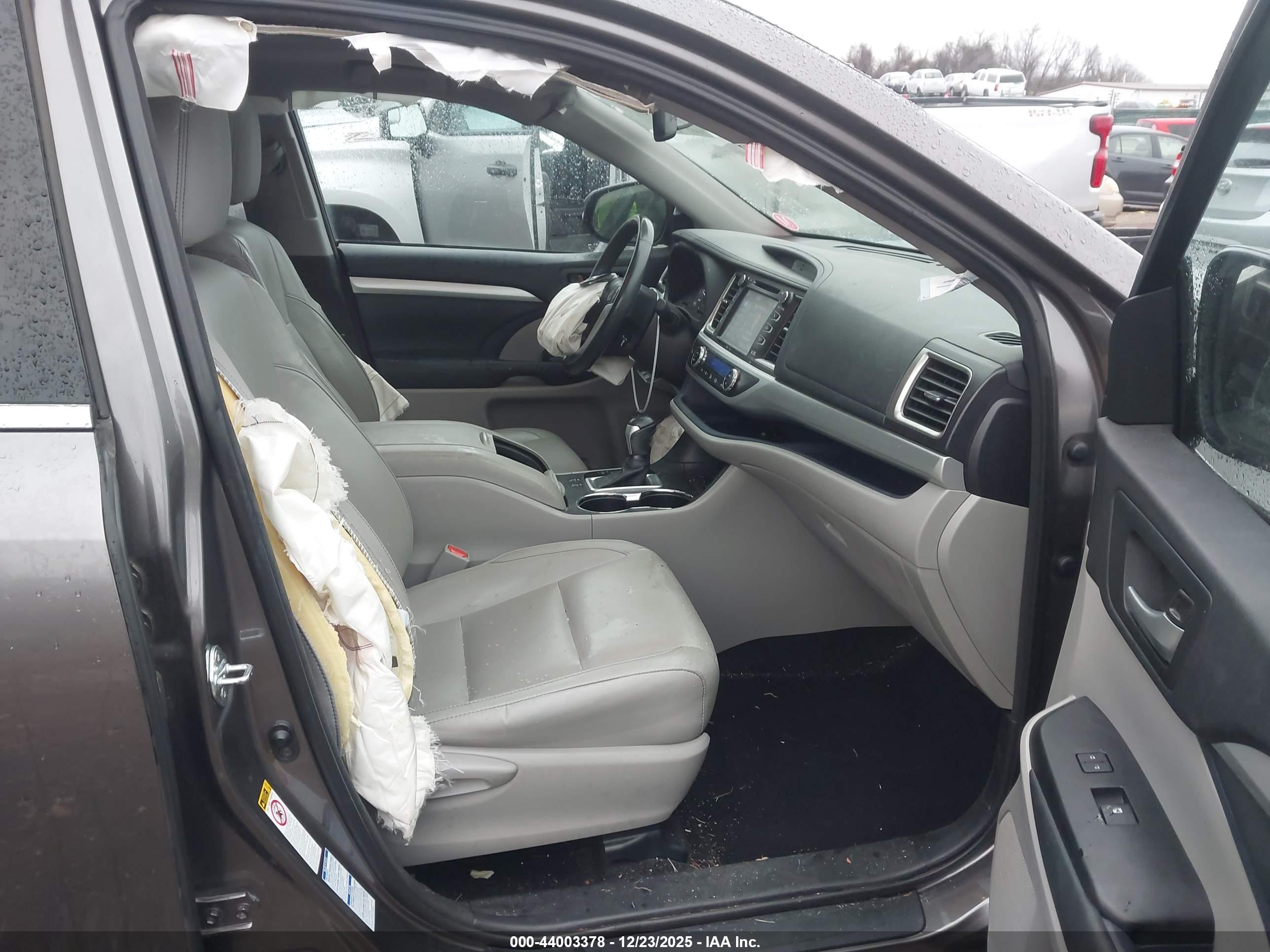 TOYOTA HIGHLANDER image 5