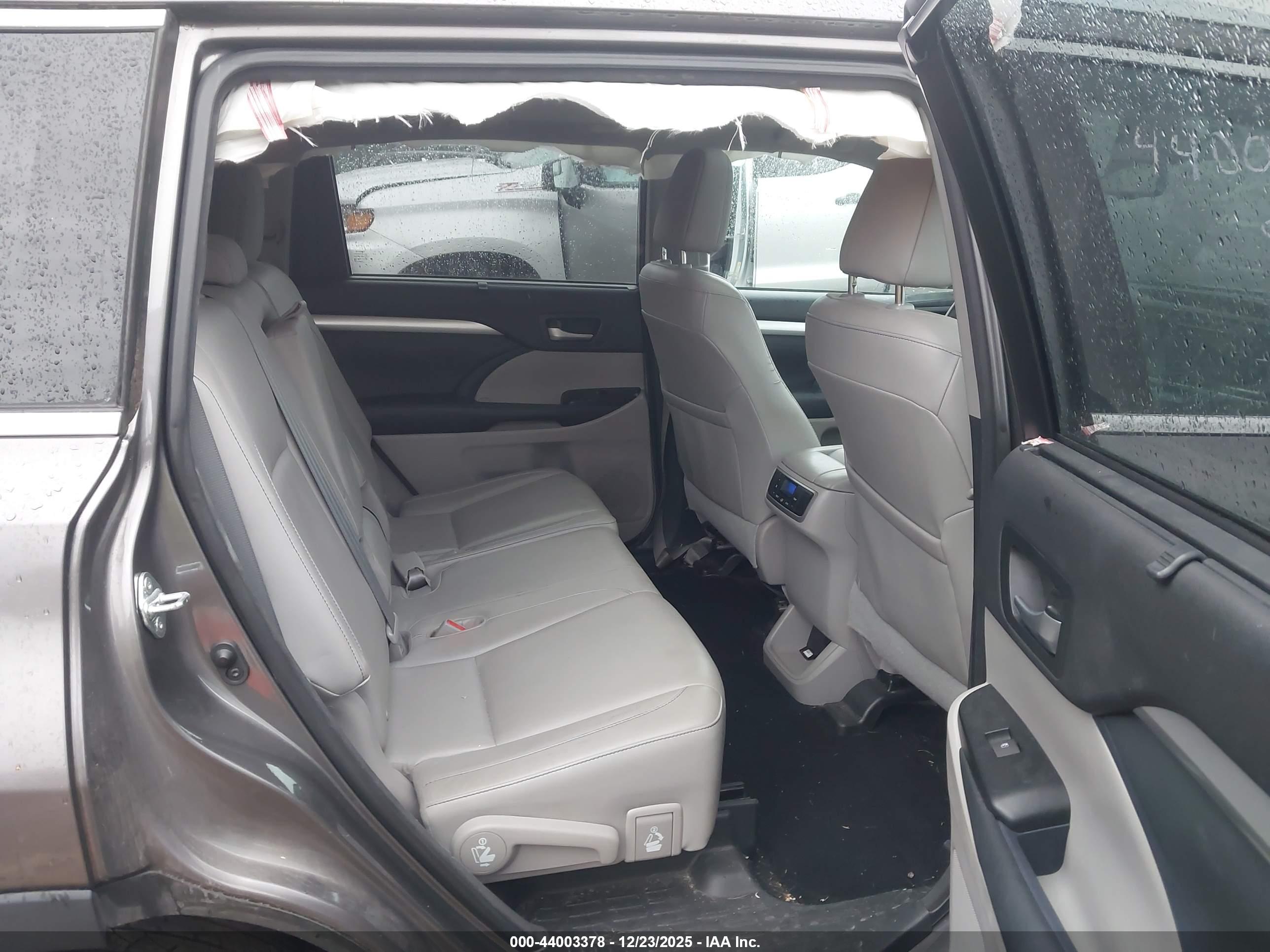 TOYOTA HIGHLANDER image 8