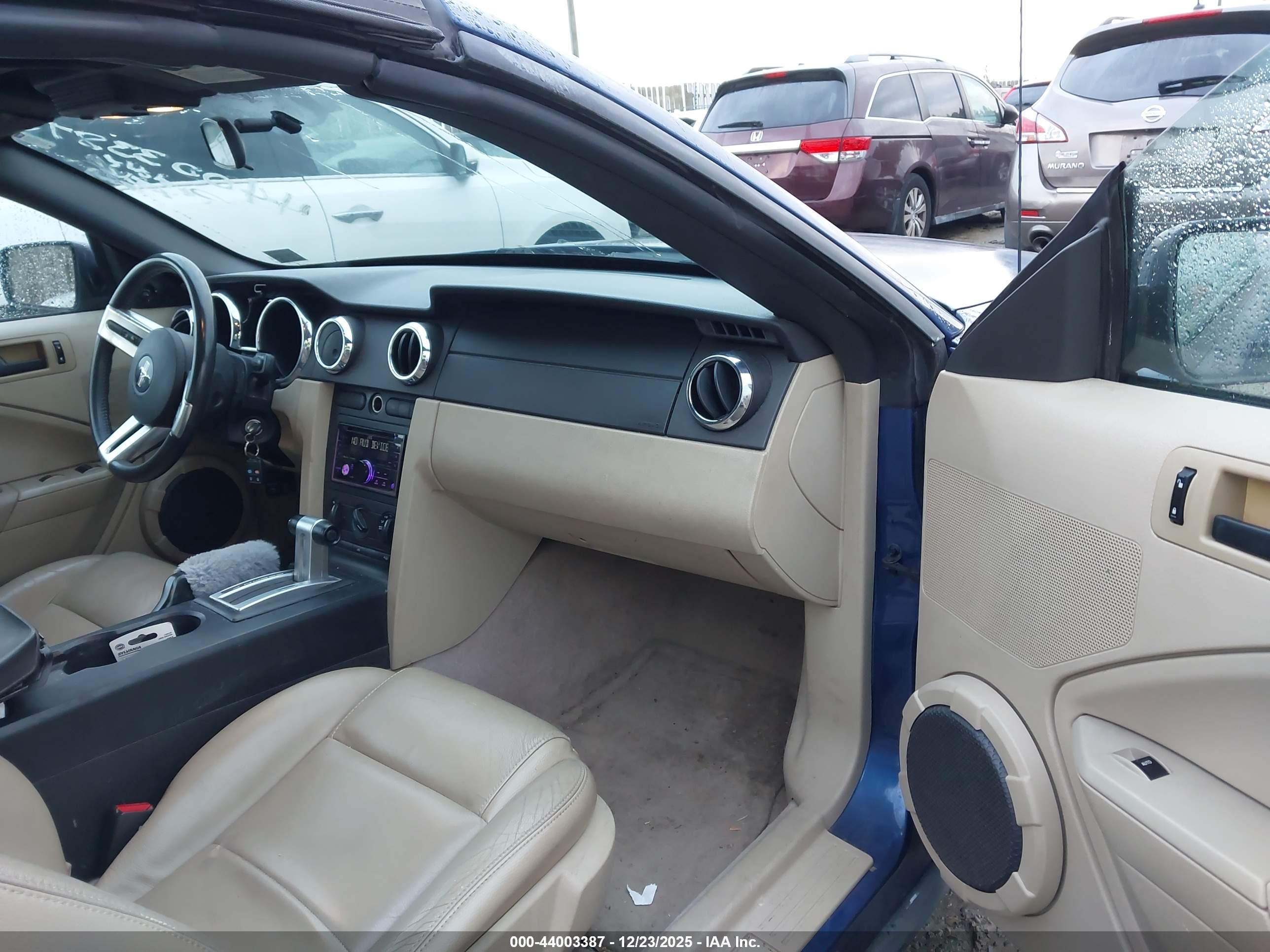 FORD MUSTANG image 5