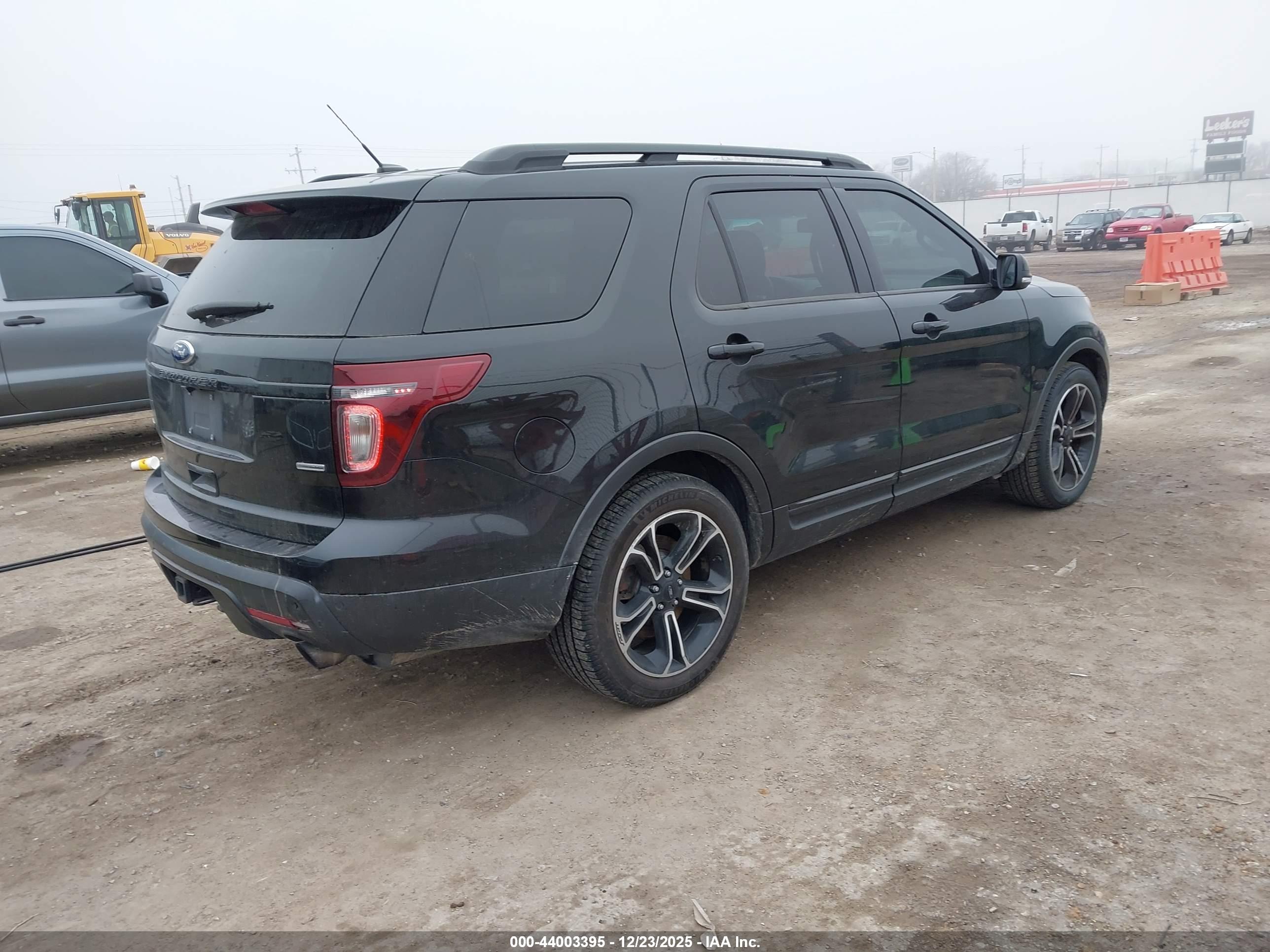 FORD EXPLORER image 4