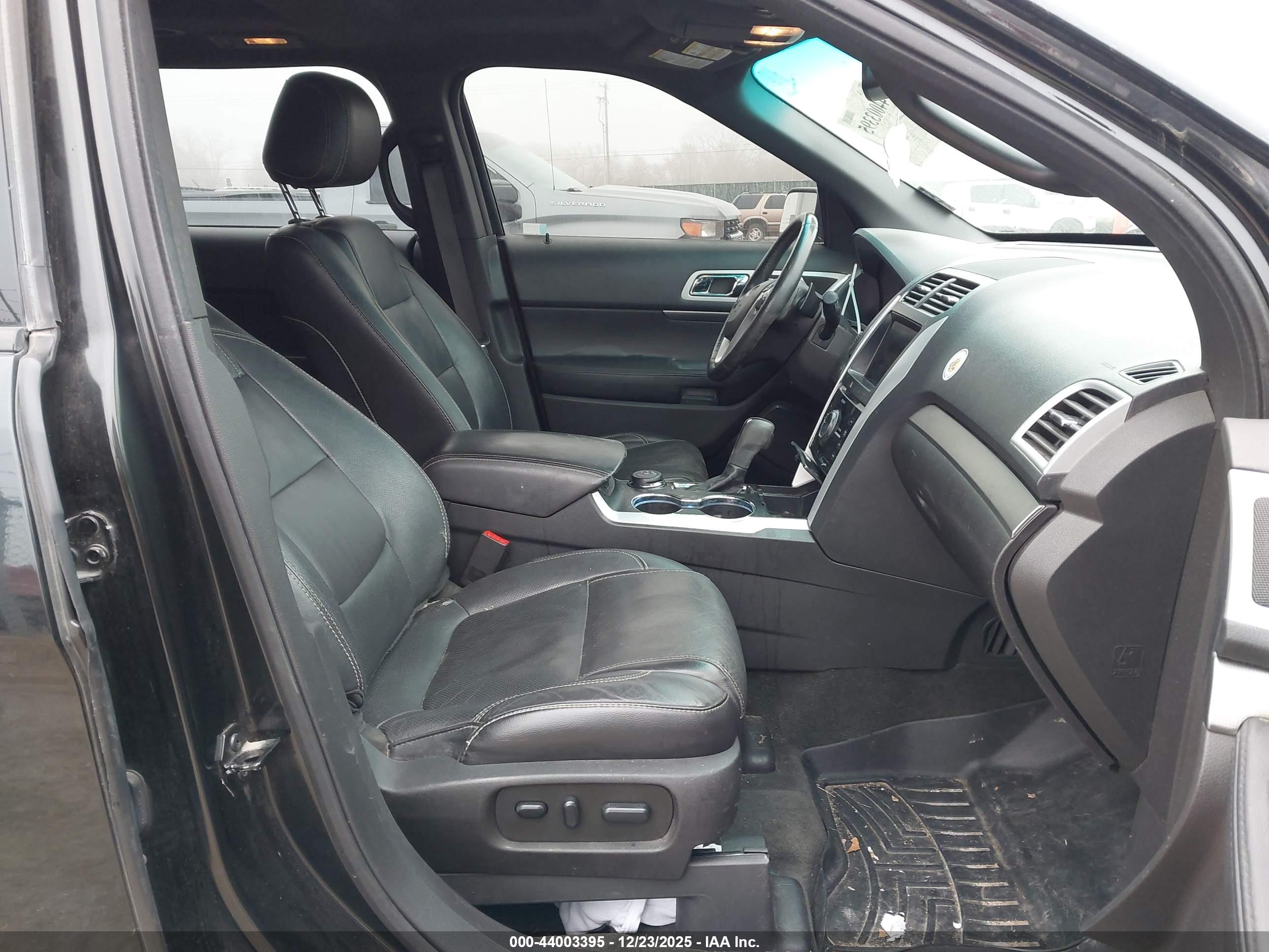 FORD EXPLORER image 5