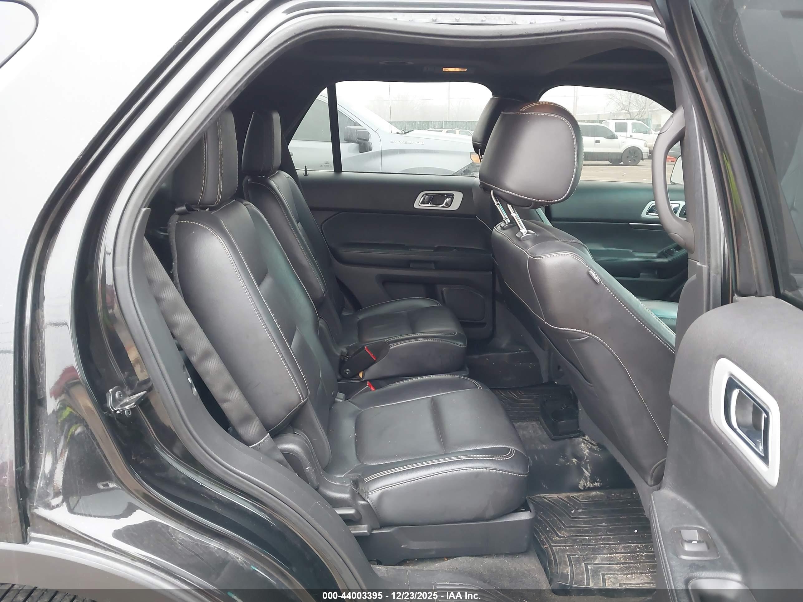 FORD EXPLORER image 8