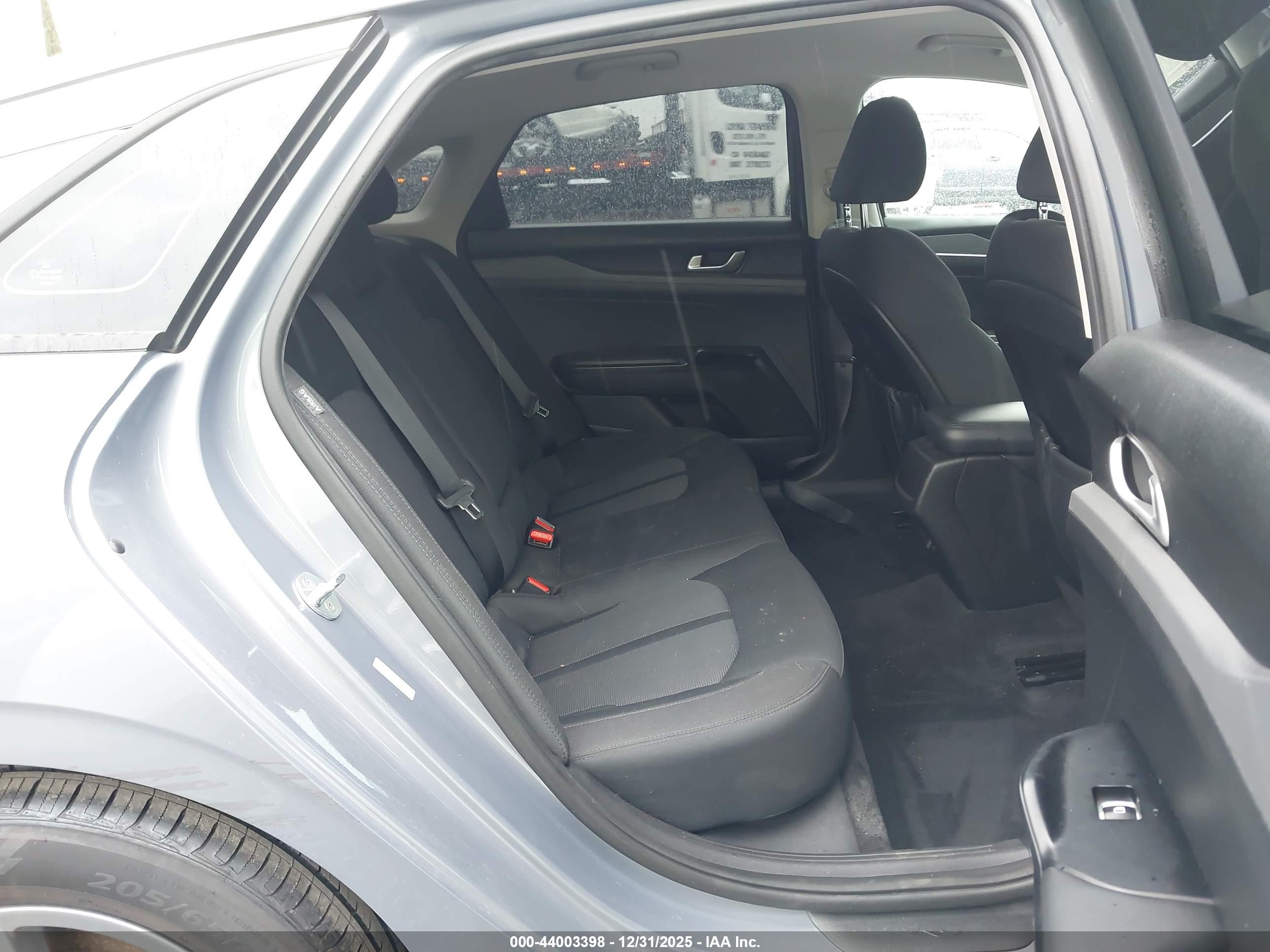 KIA K5 image 8