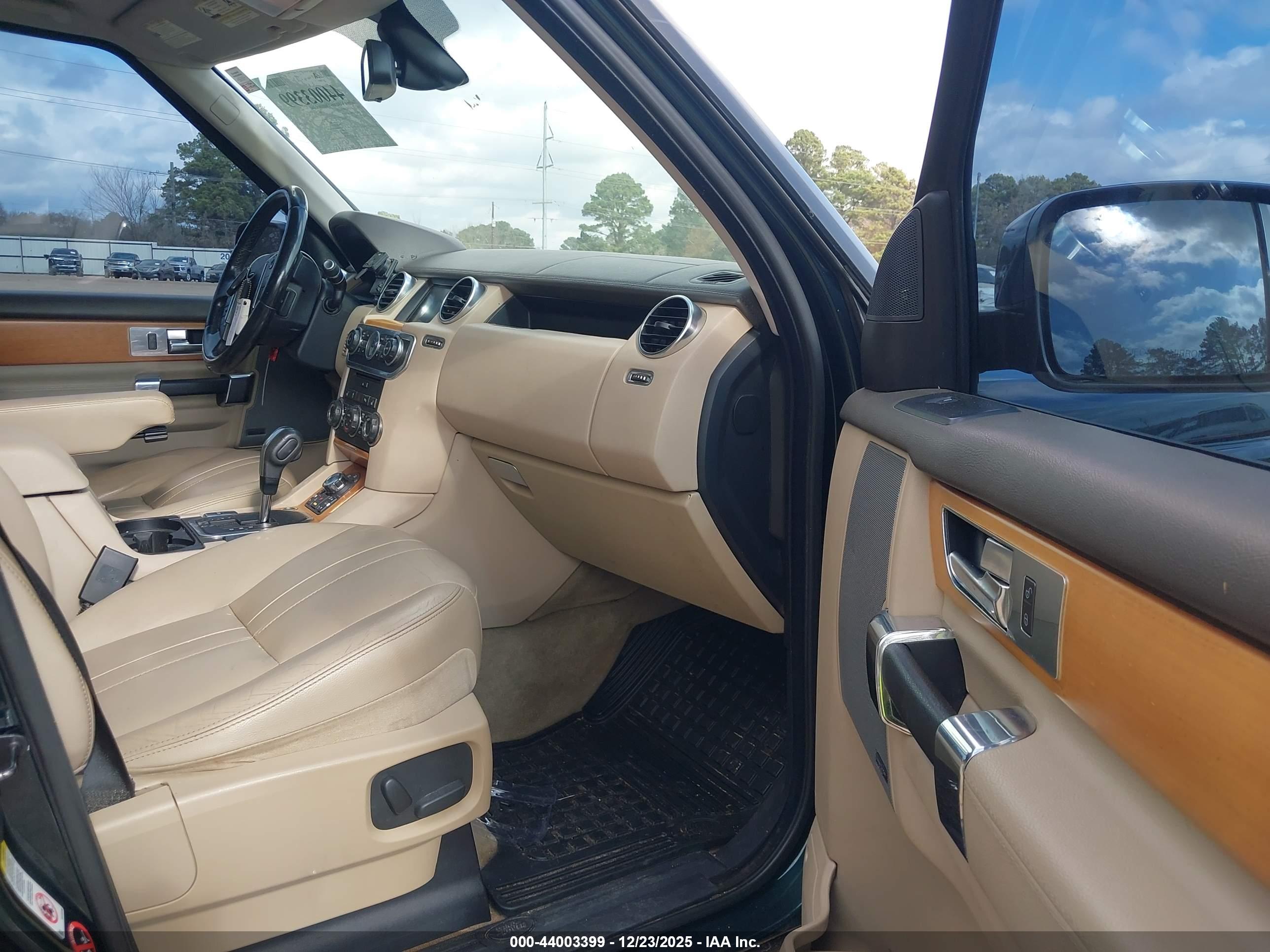 LAND ROVER image 5