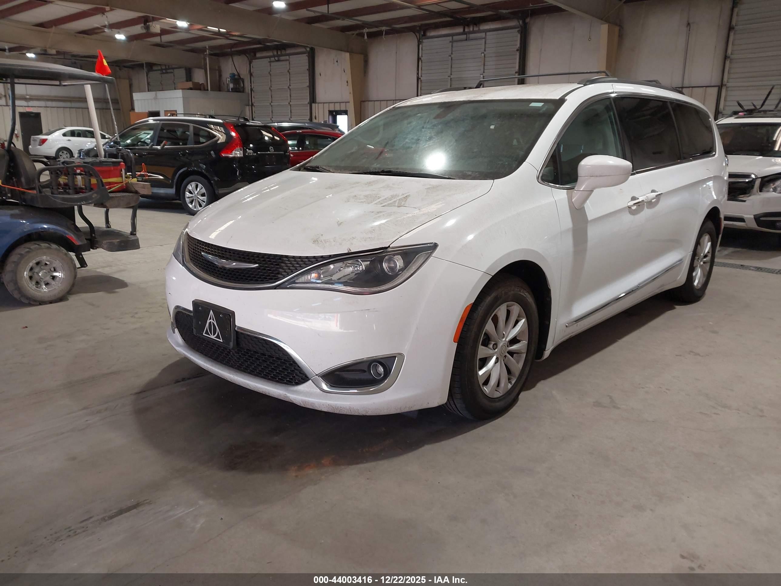 CHRYSLER PACIFICA image 2