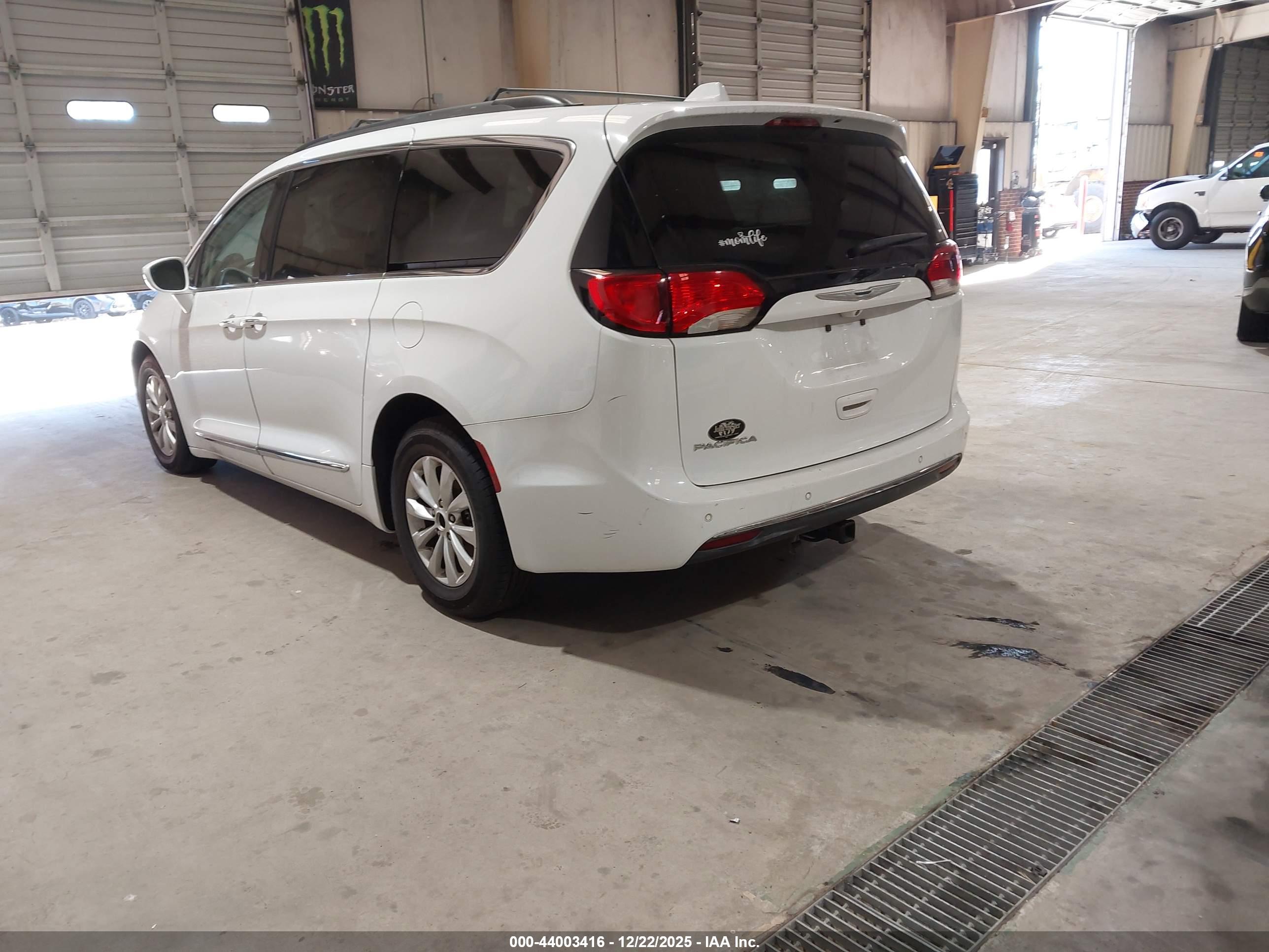 CHRYSLER PACIFICA image 3