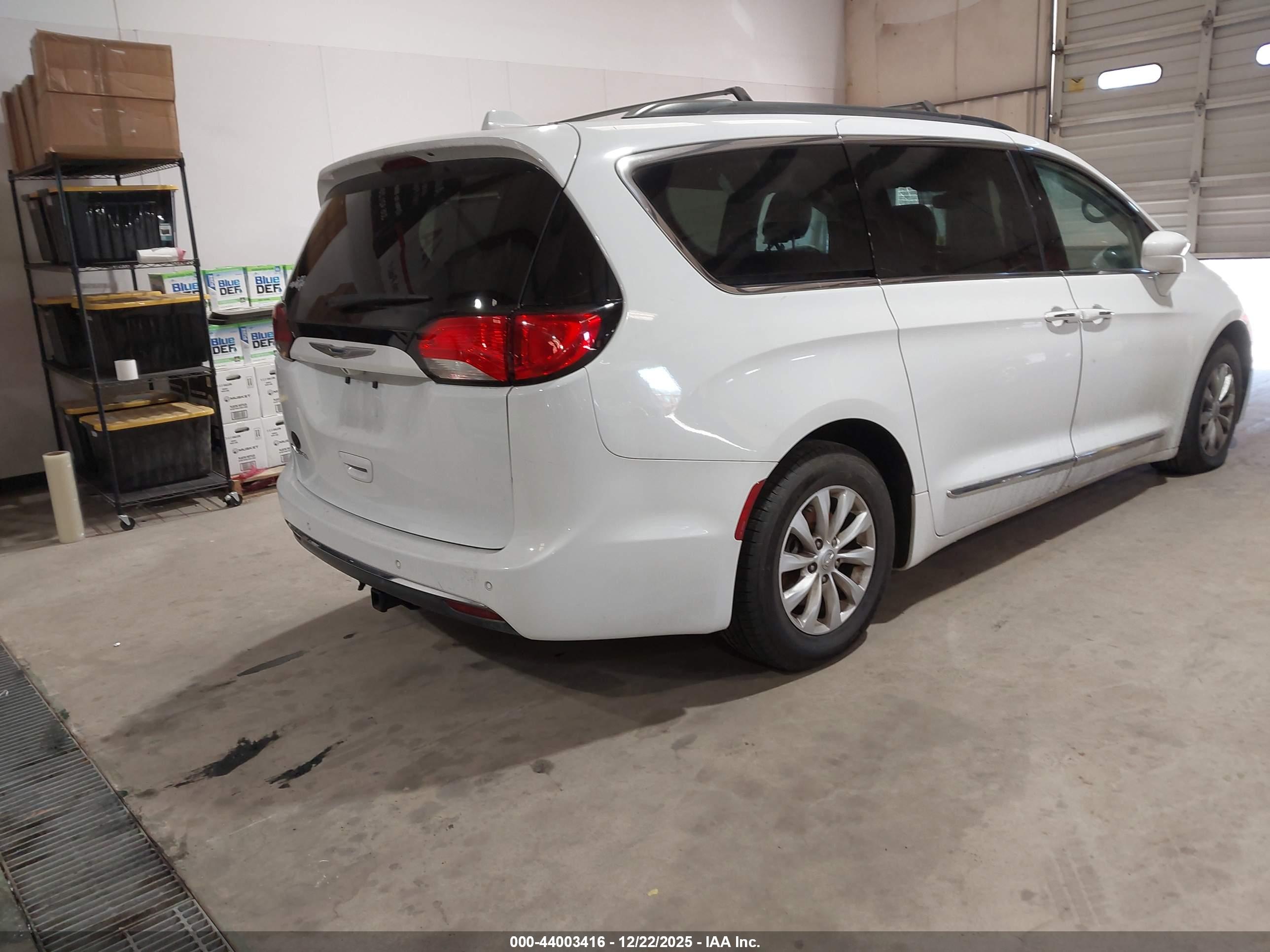 CHRYSLER PACIFICA image 4