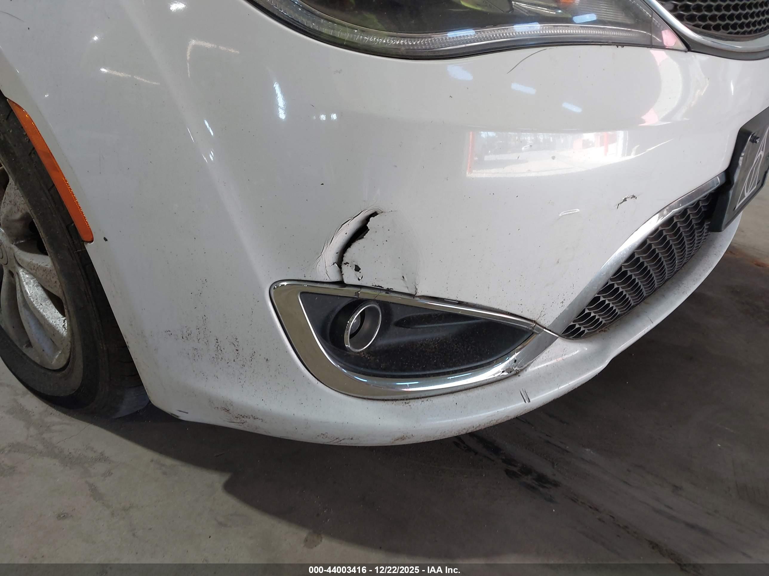 CHRYSLER PACIFICA image 6