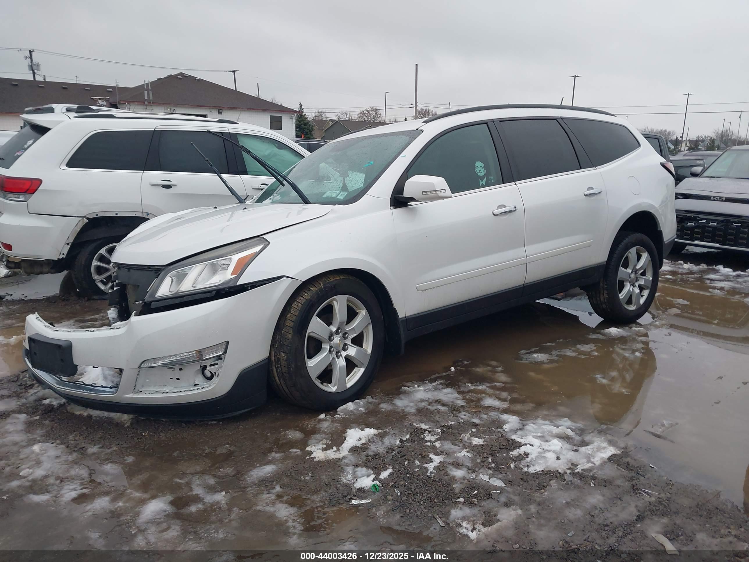 CHEVROLET TRAVERSE image 2