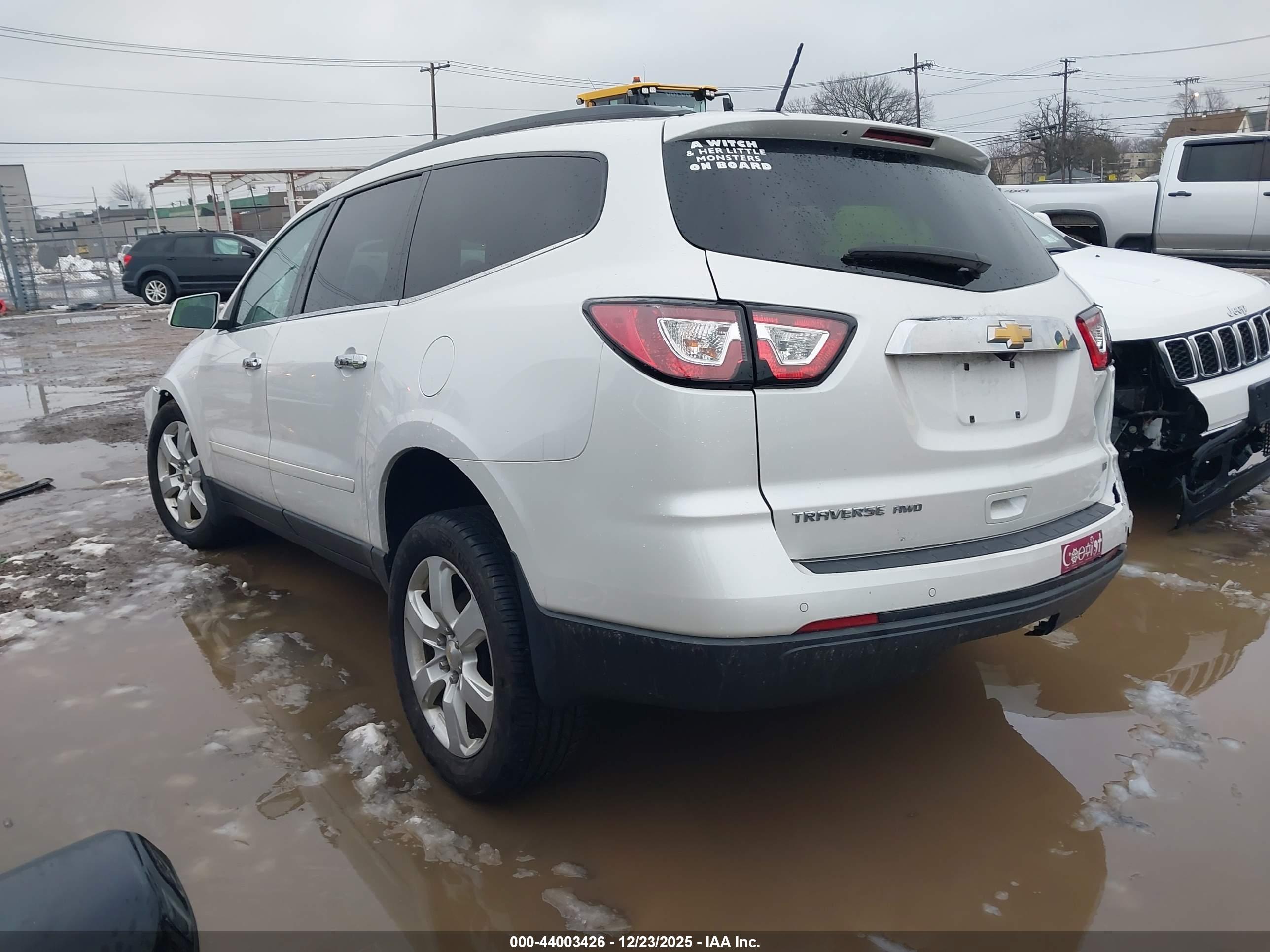 CHEVROLET TRAVERSE image 3