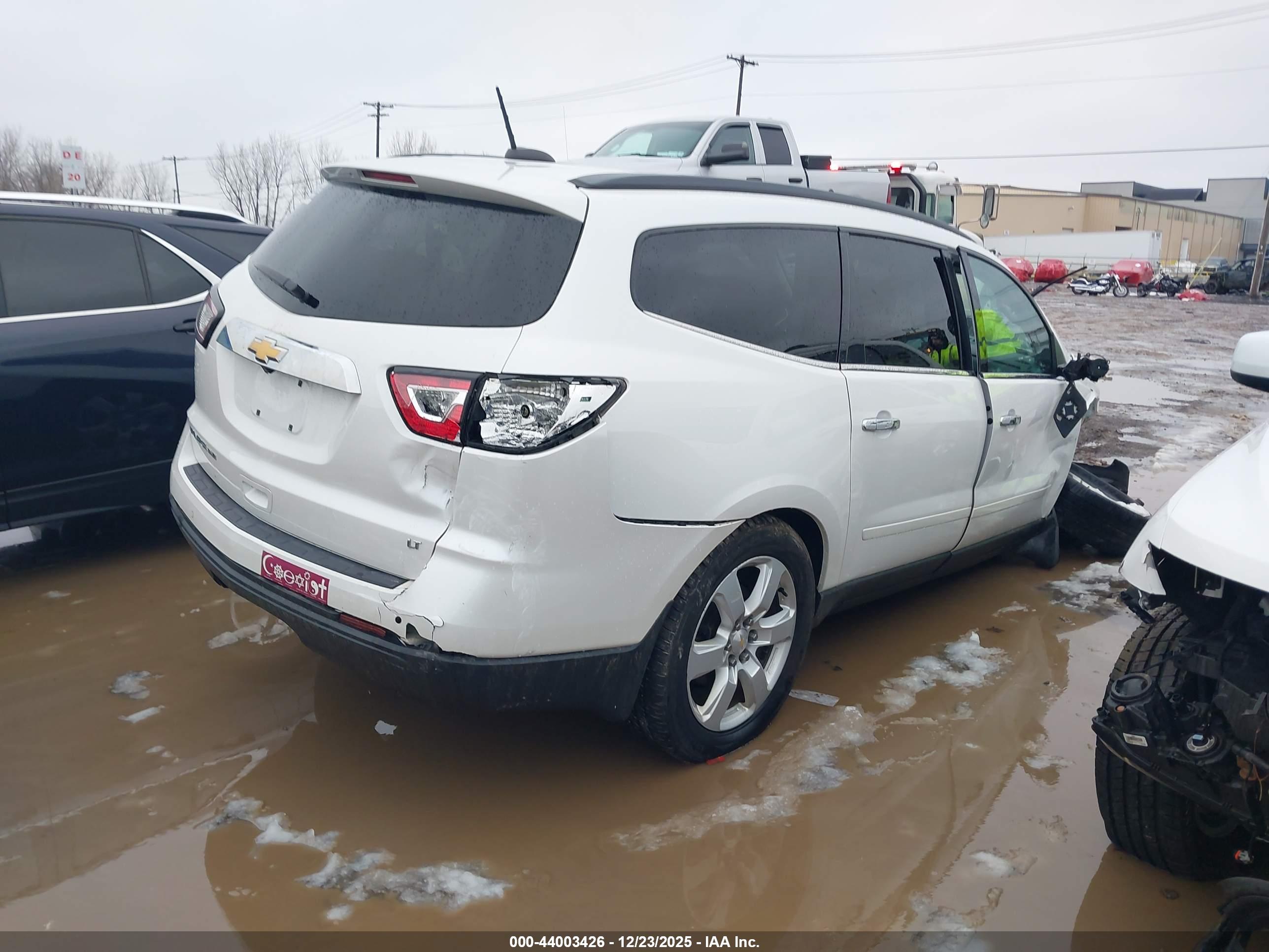 CHEVROLET TRAVERSE image 4