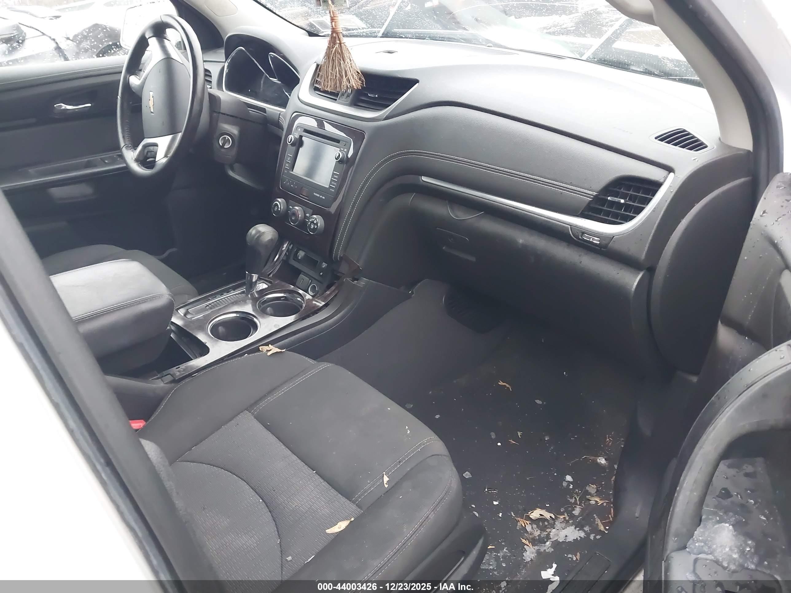 CHEVROLET TRAVERSE image 5