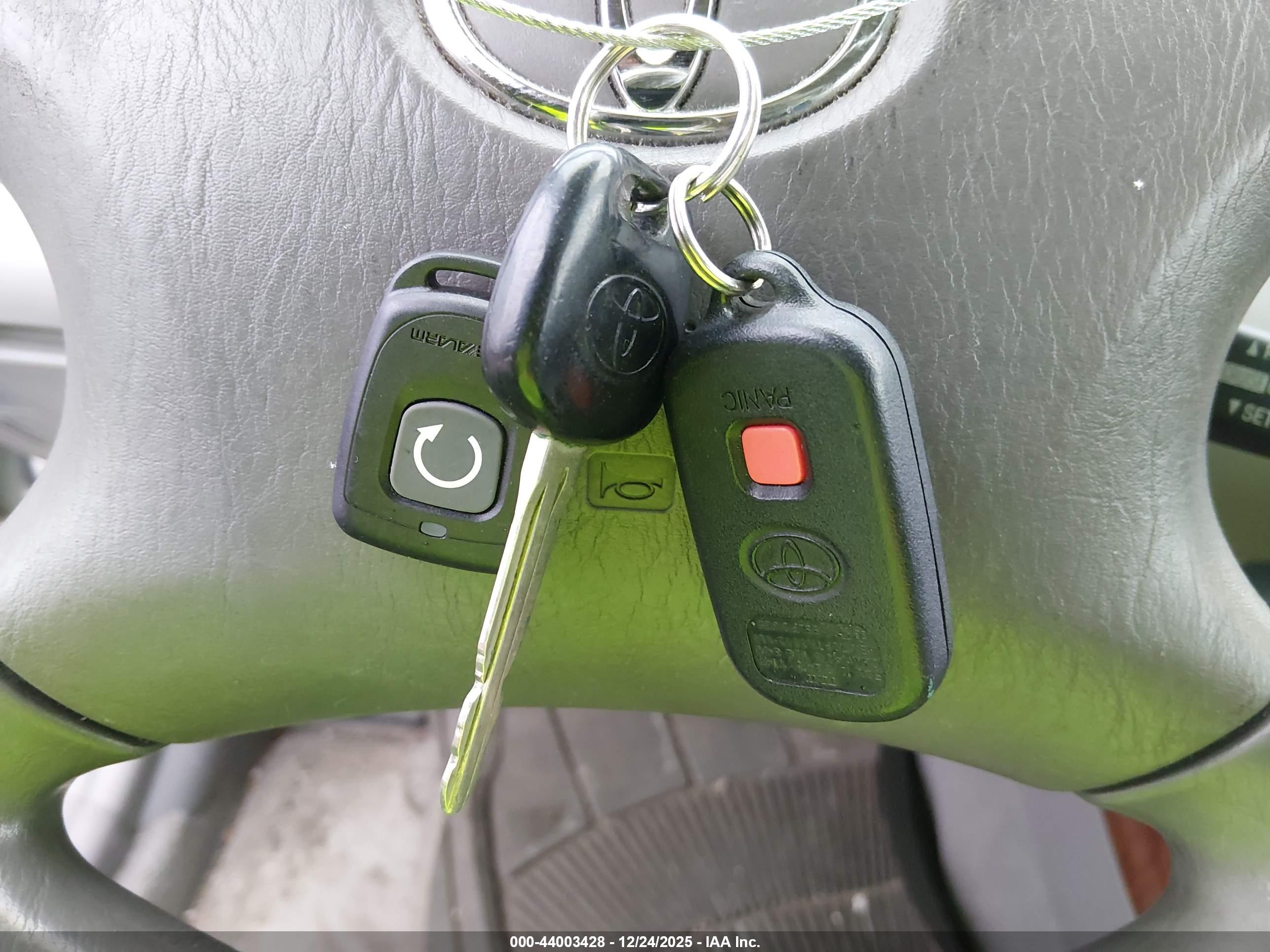TOYOTA CAMRY image 11