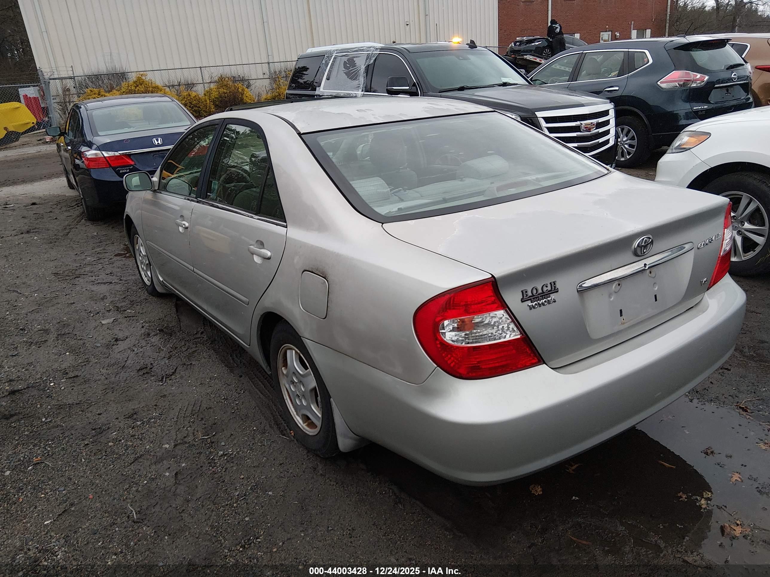 TOYOTA CAMRY image 3