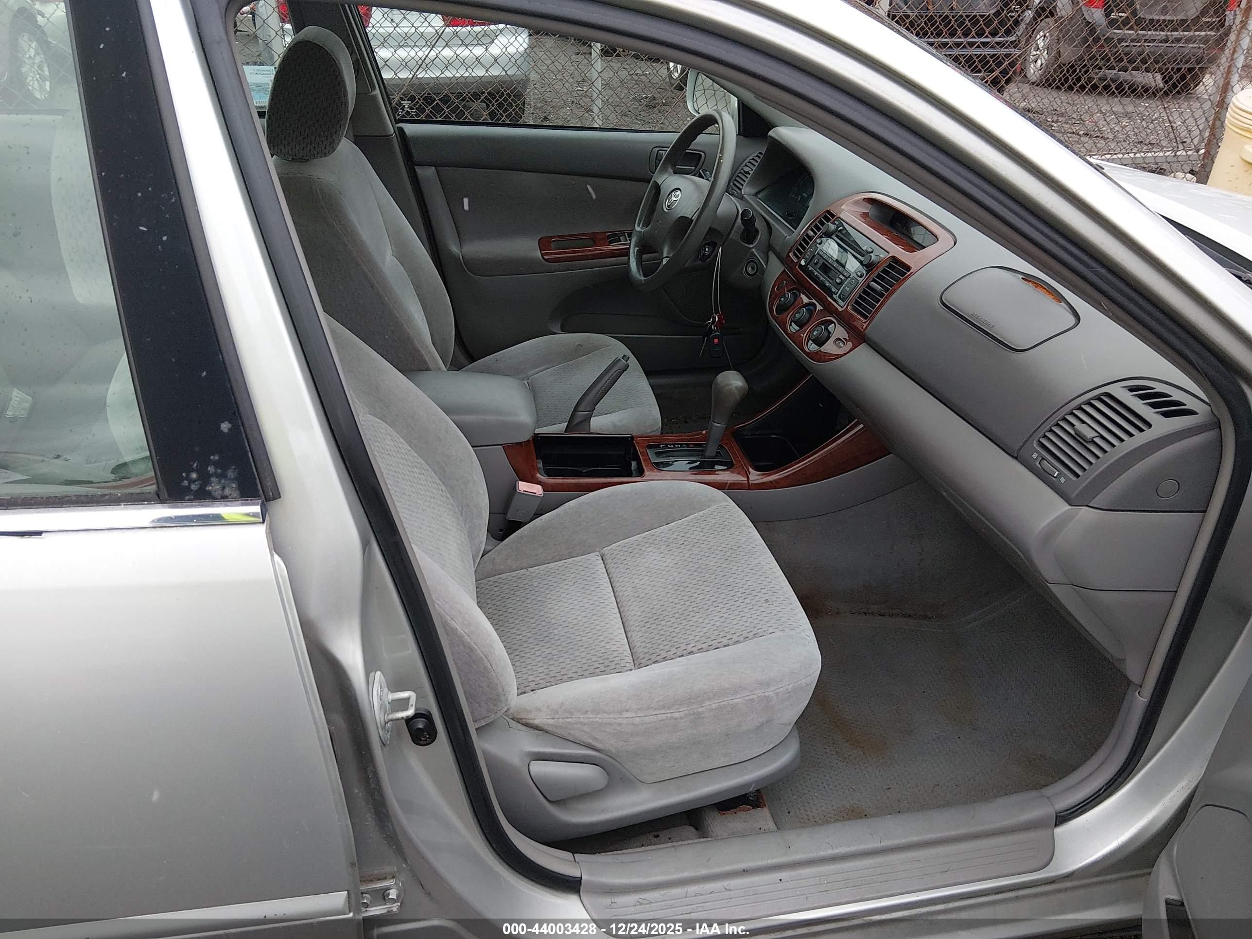 TOYOTA CAMRY image 5