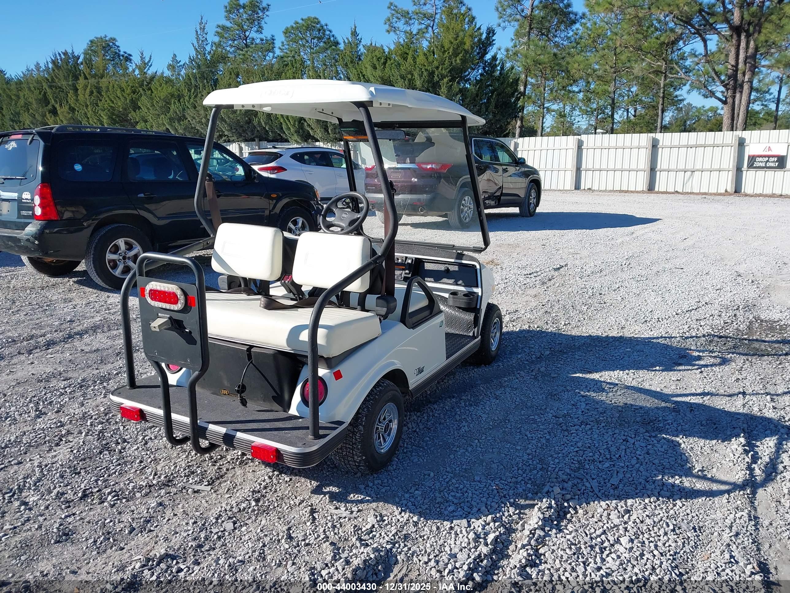 CLUB CAR image 4