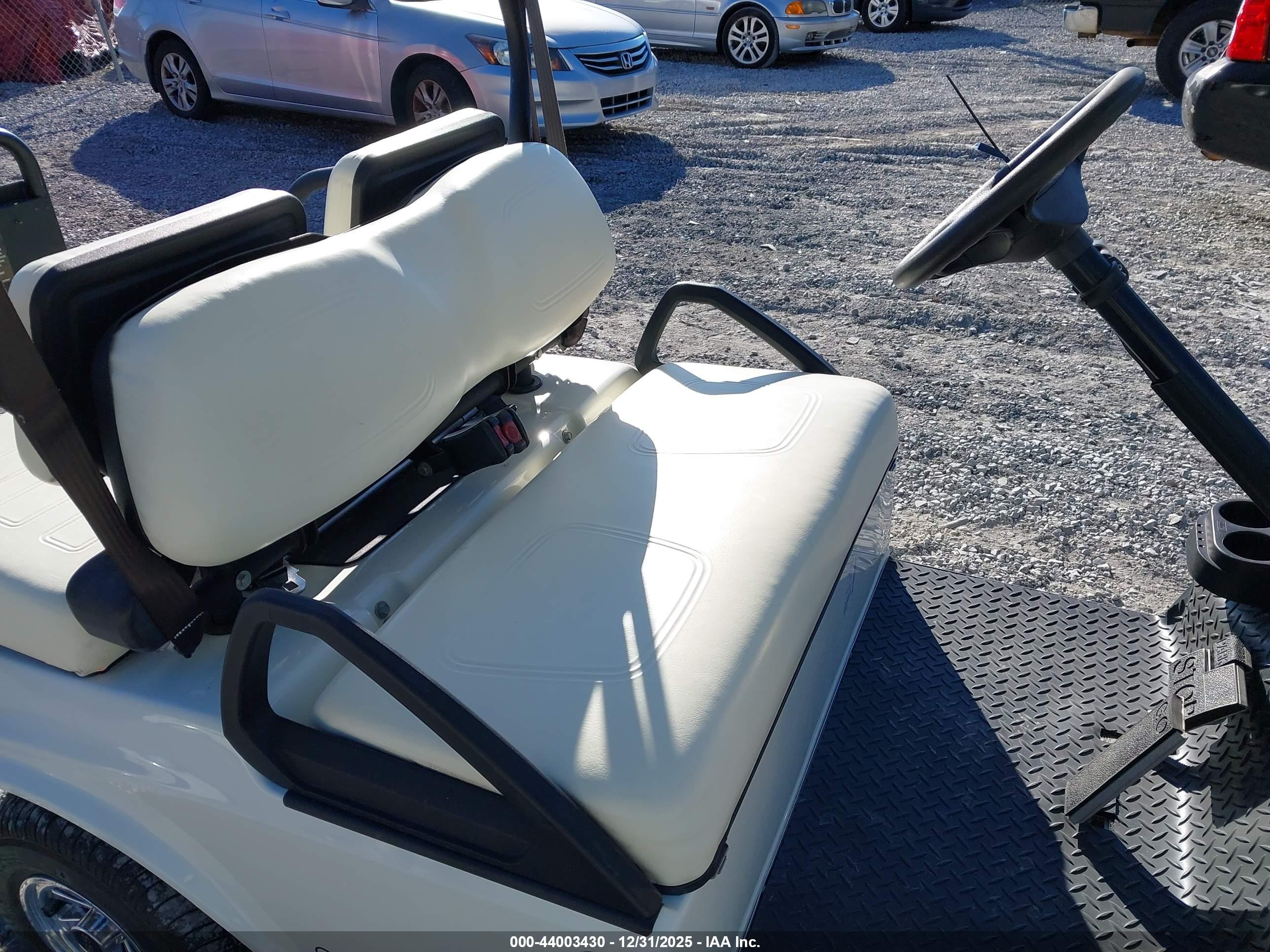 CLUB CAR image 5
