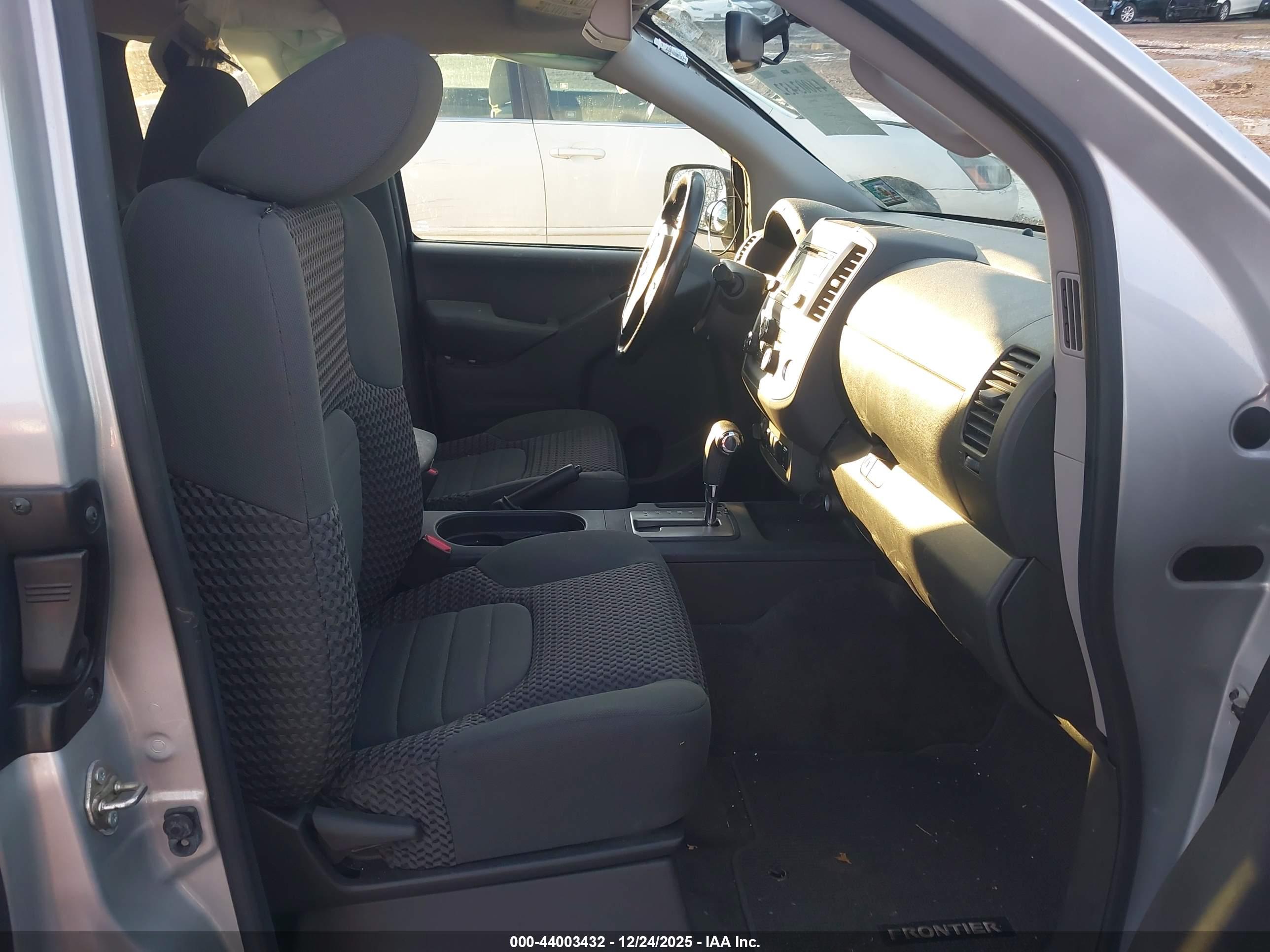NISSAN FRONTIER image 5