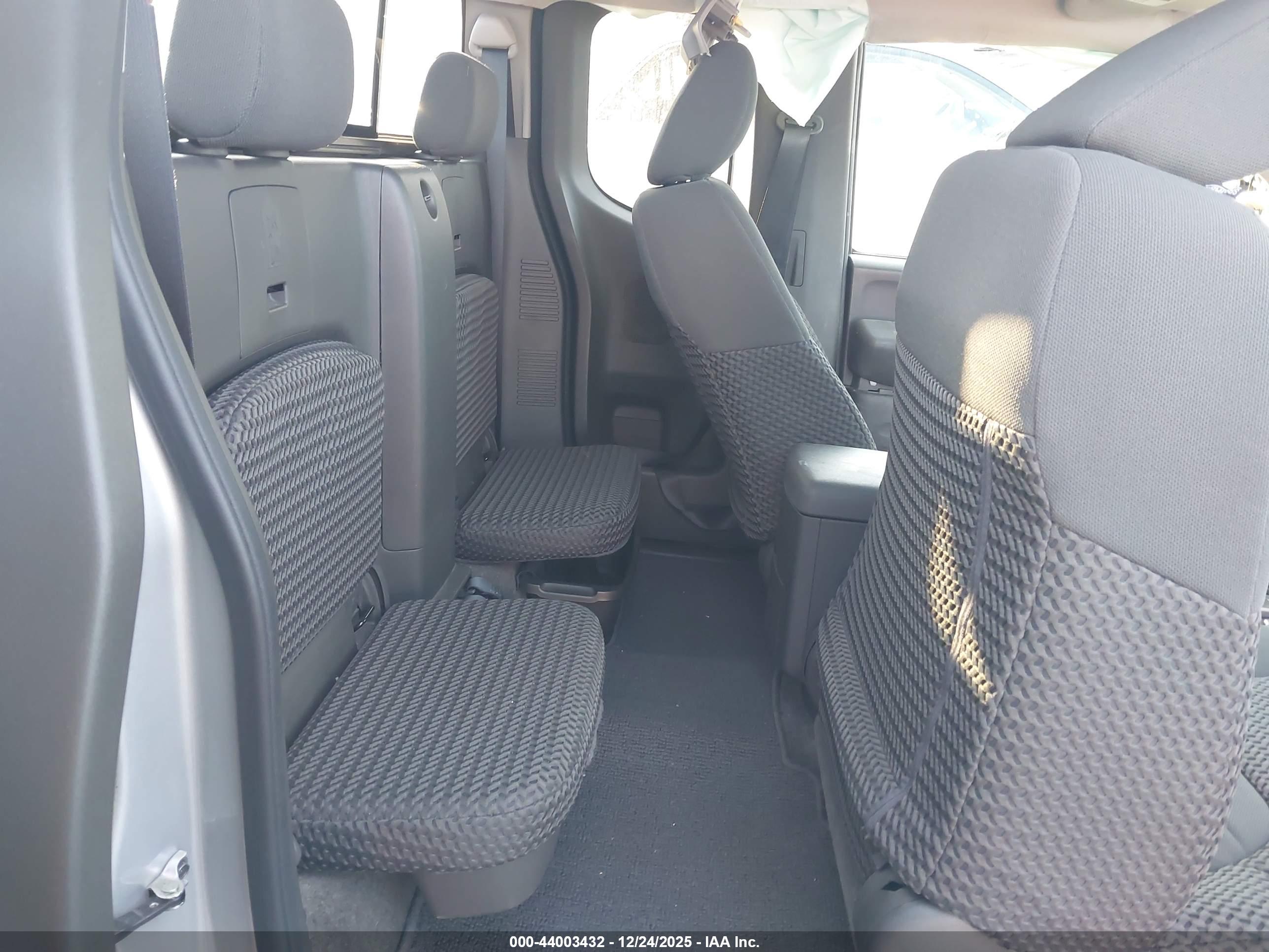 NISSAN FRONTIER image 8