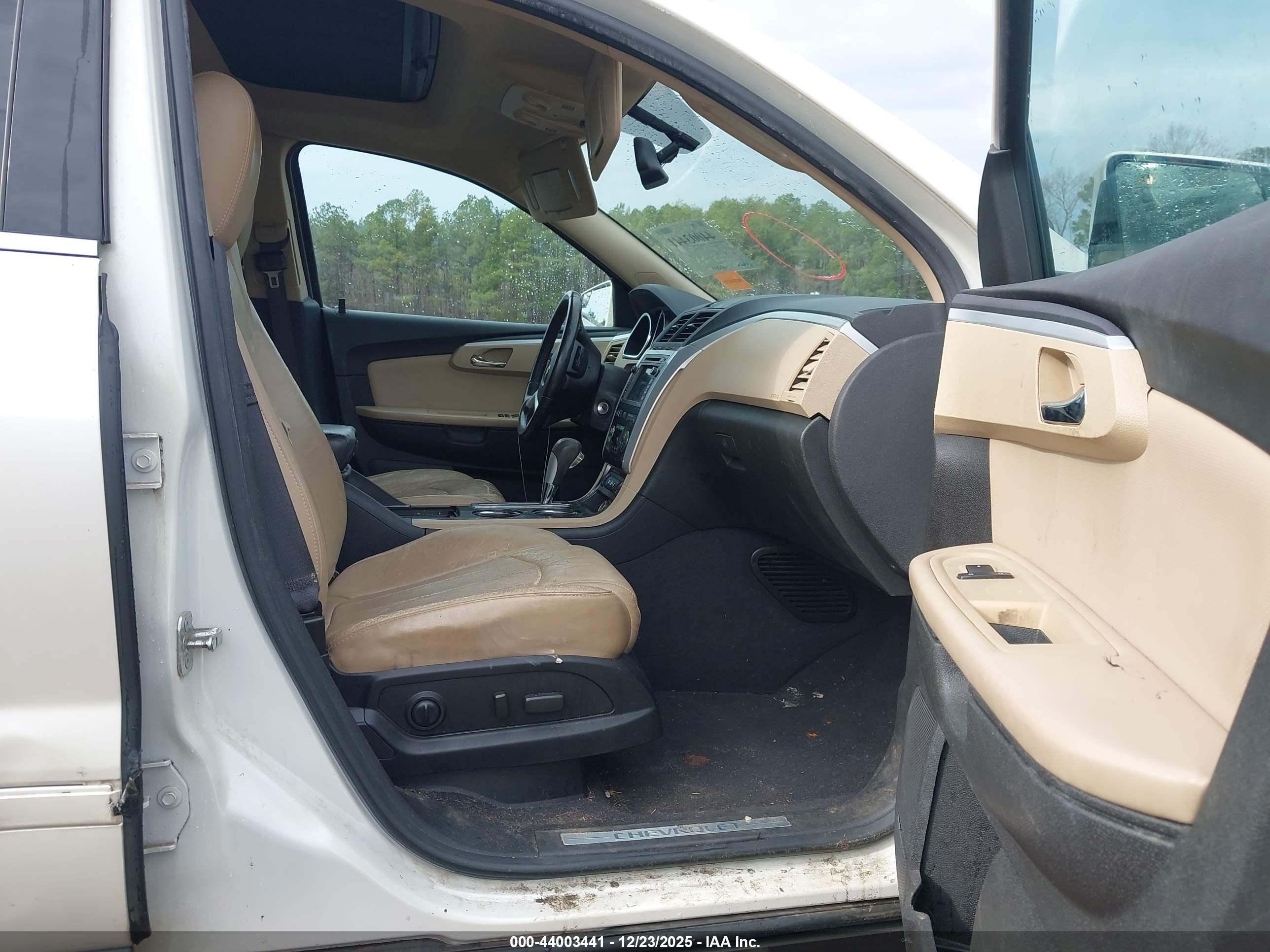 CHEVROLET TRAVERSE image 5