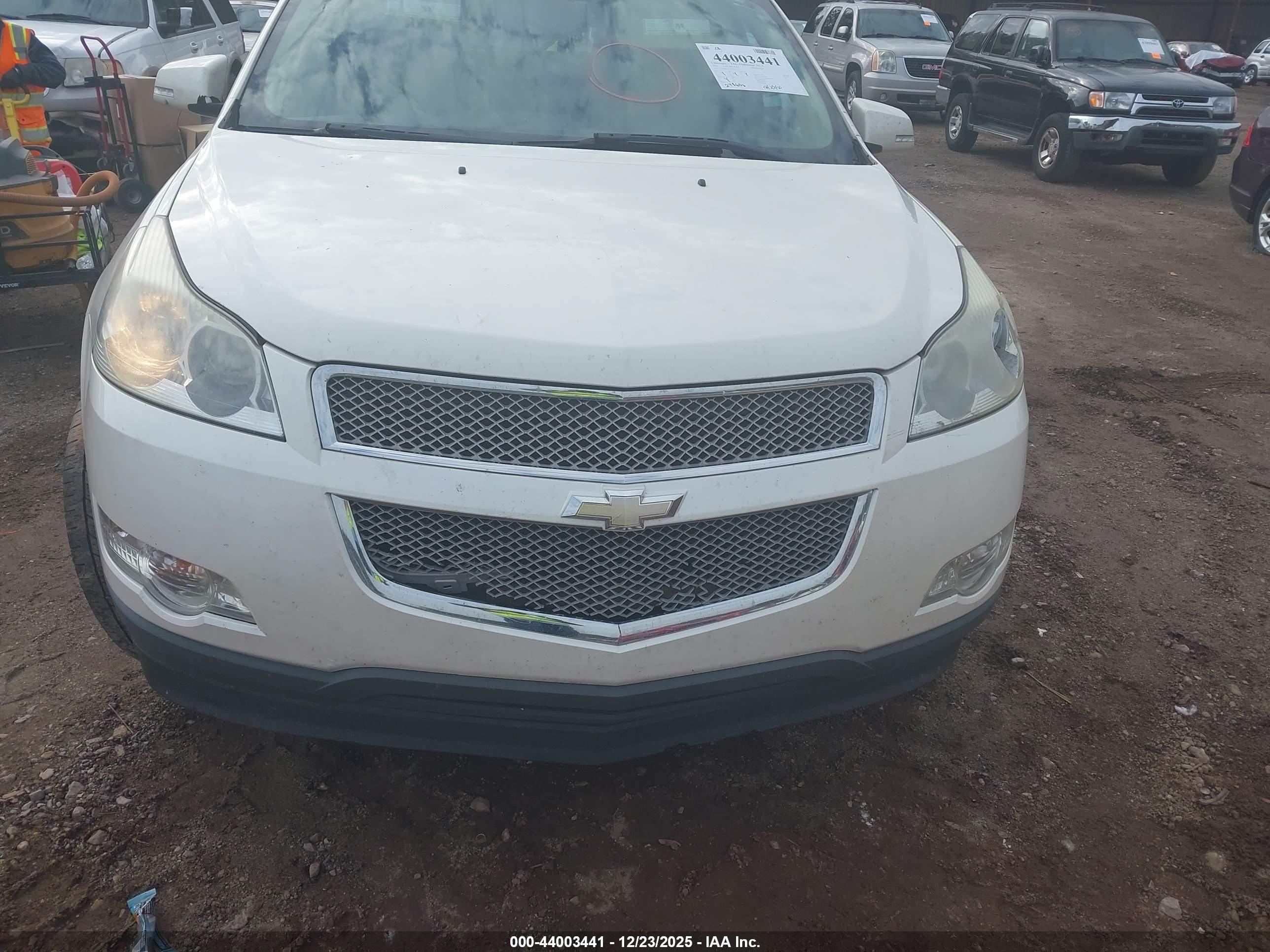 CHEVROLET TRAVERSE image 6