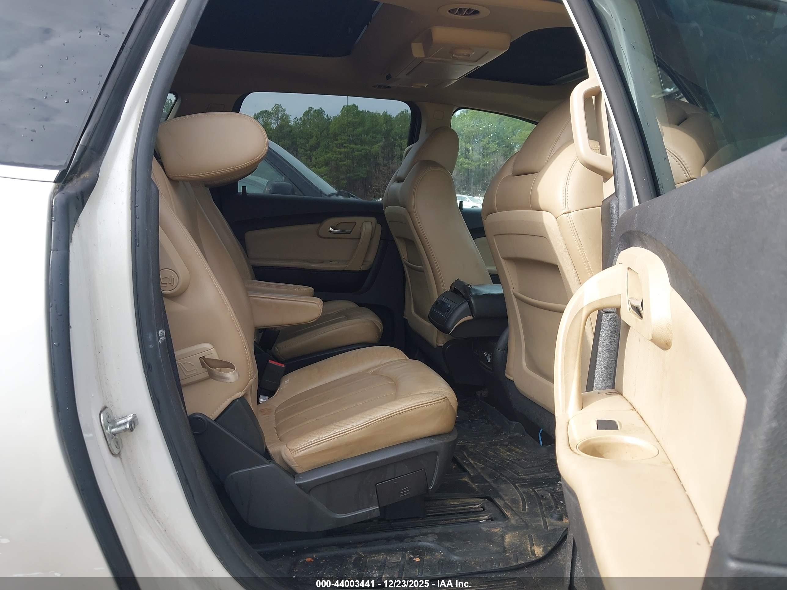 CHEVROLET TRAVERSE image 8