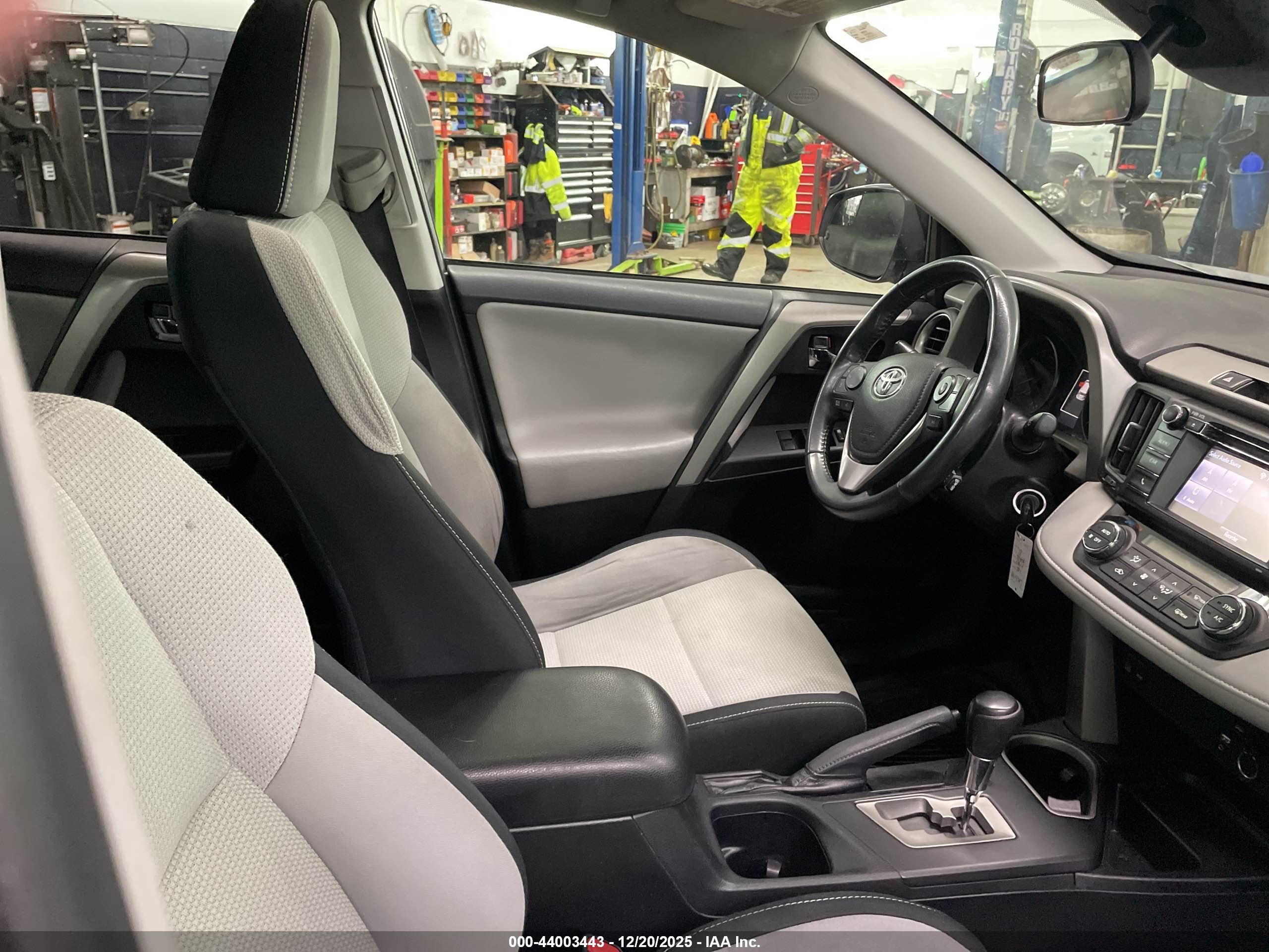 TOYOTA RAV4 image 5