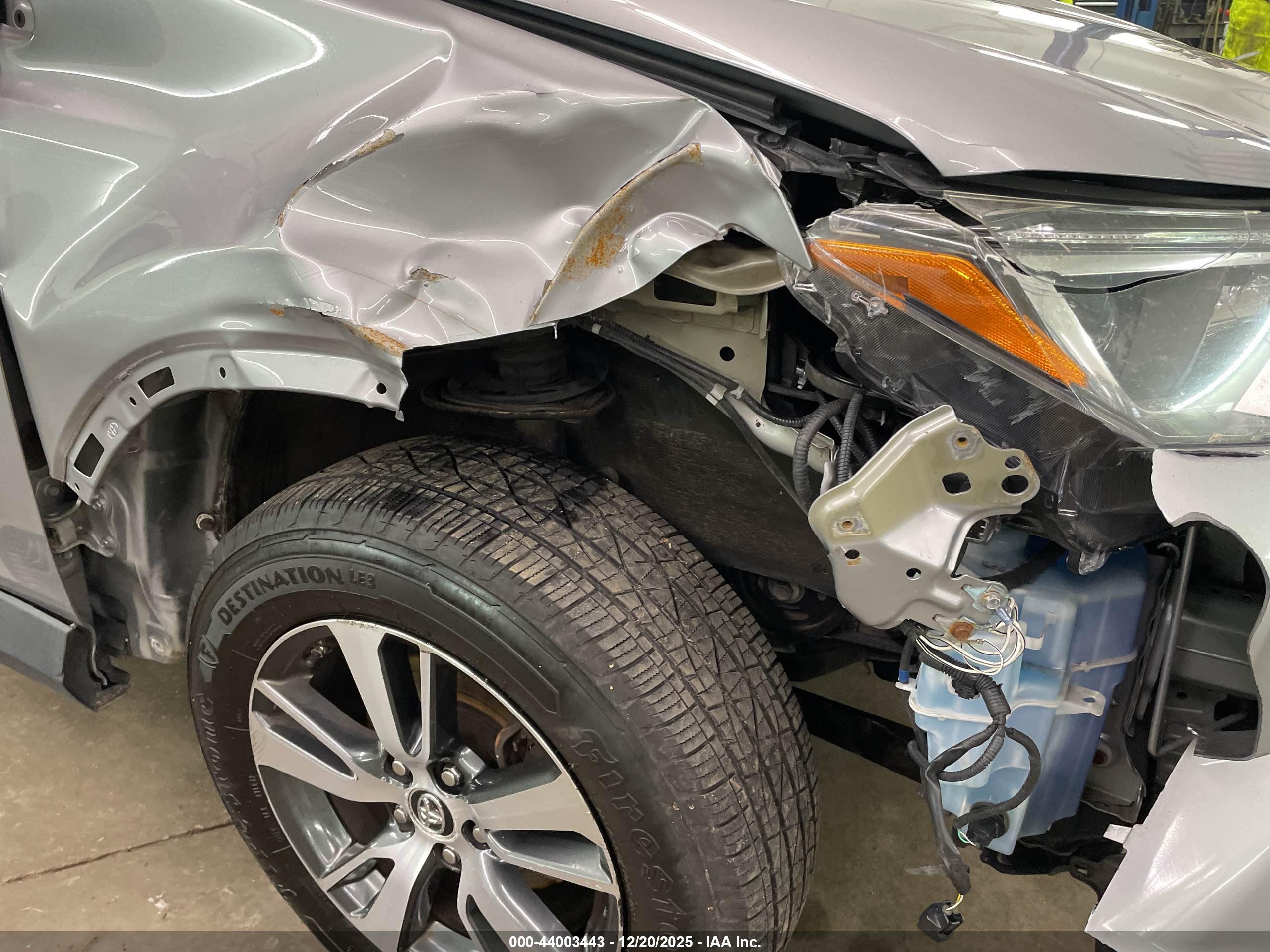 TOYOTA RAV4 image 6