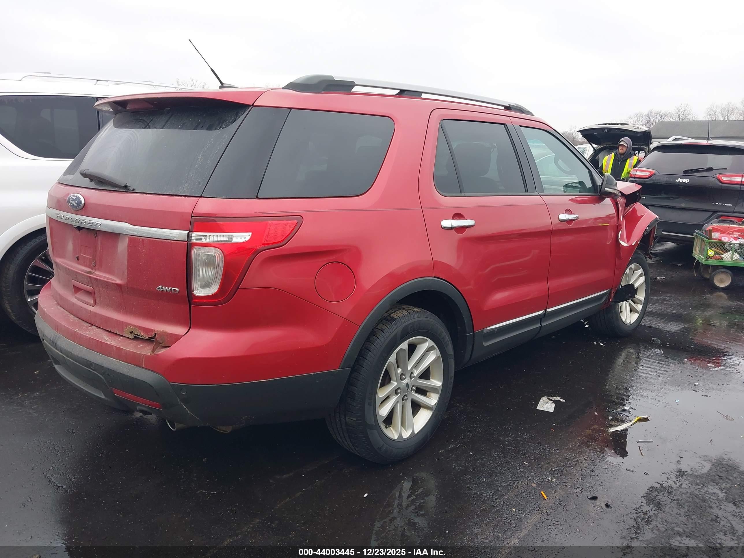 FORD EXPLORER image 4
