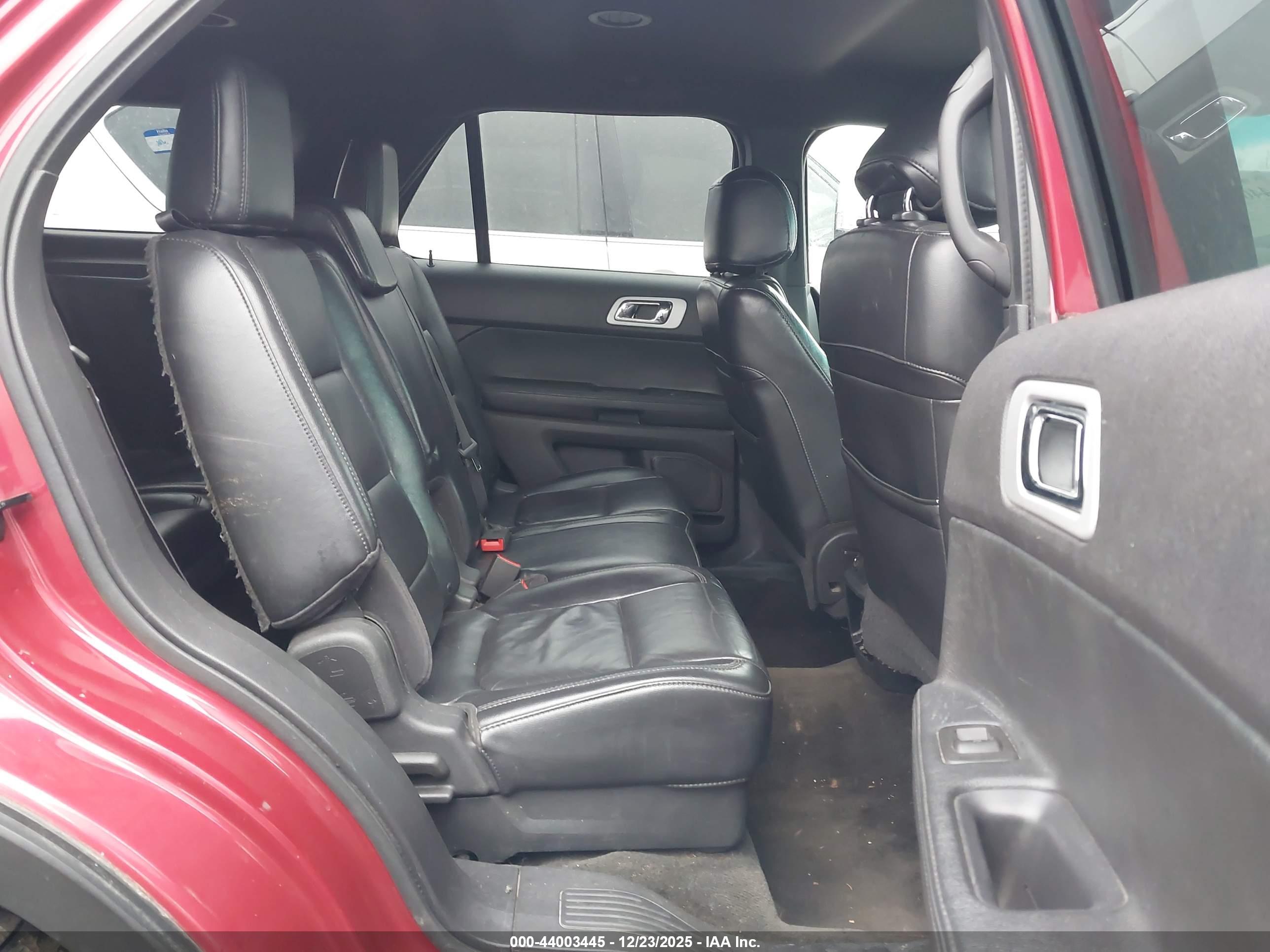 FORD EXPLORER image 8
