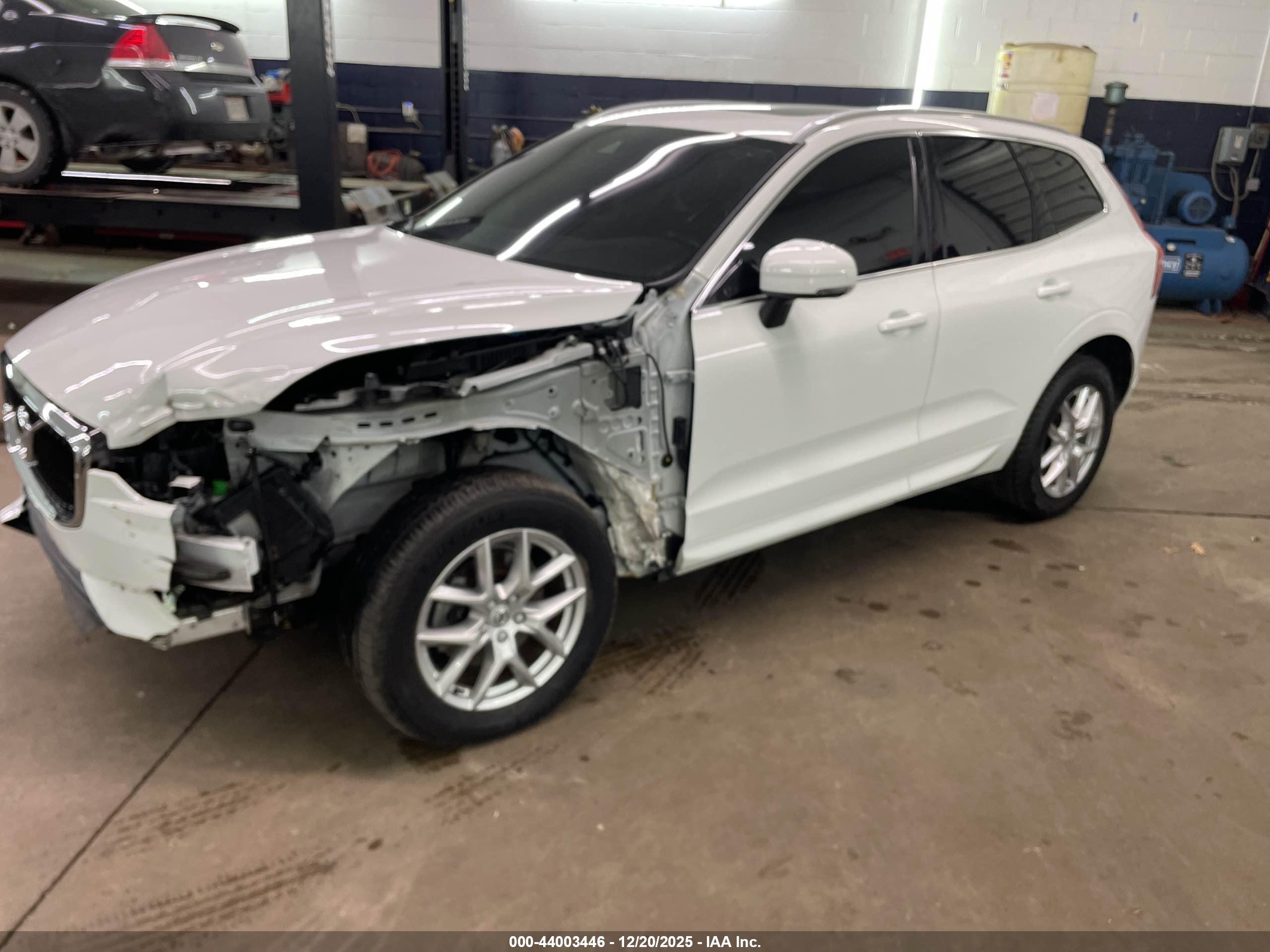 VOLVO XC60 image 2