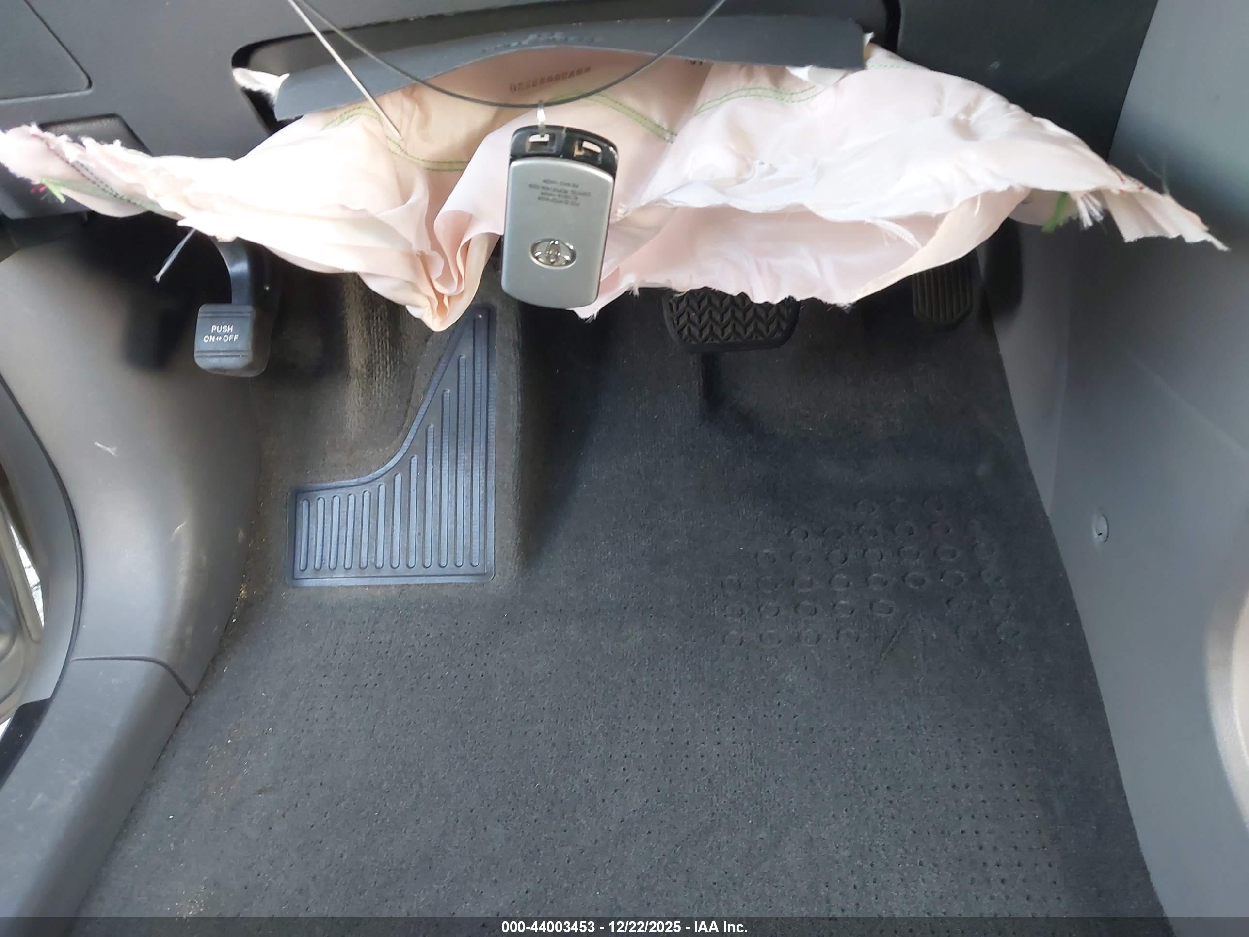 TOYOTA SIENNA image 11