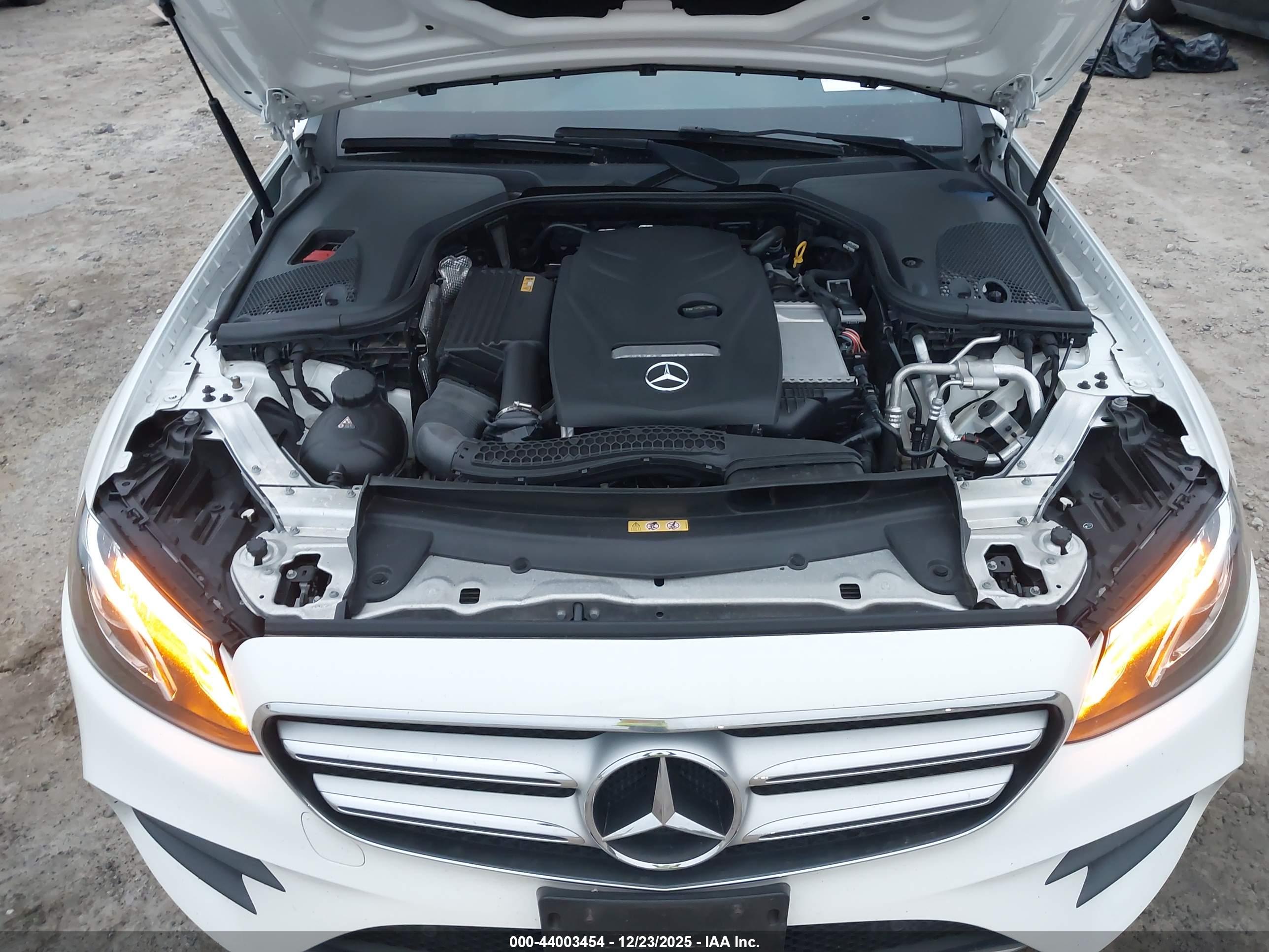 MERCEDES-BENZ E image 10